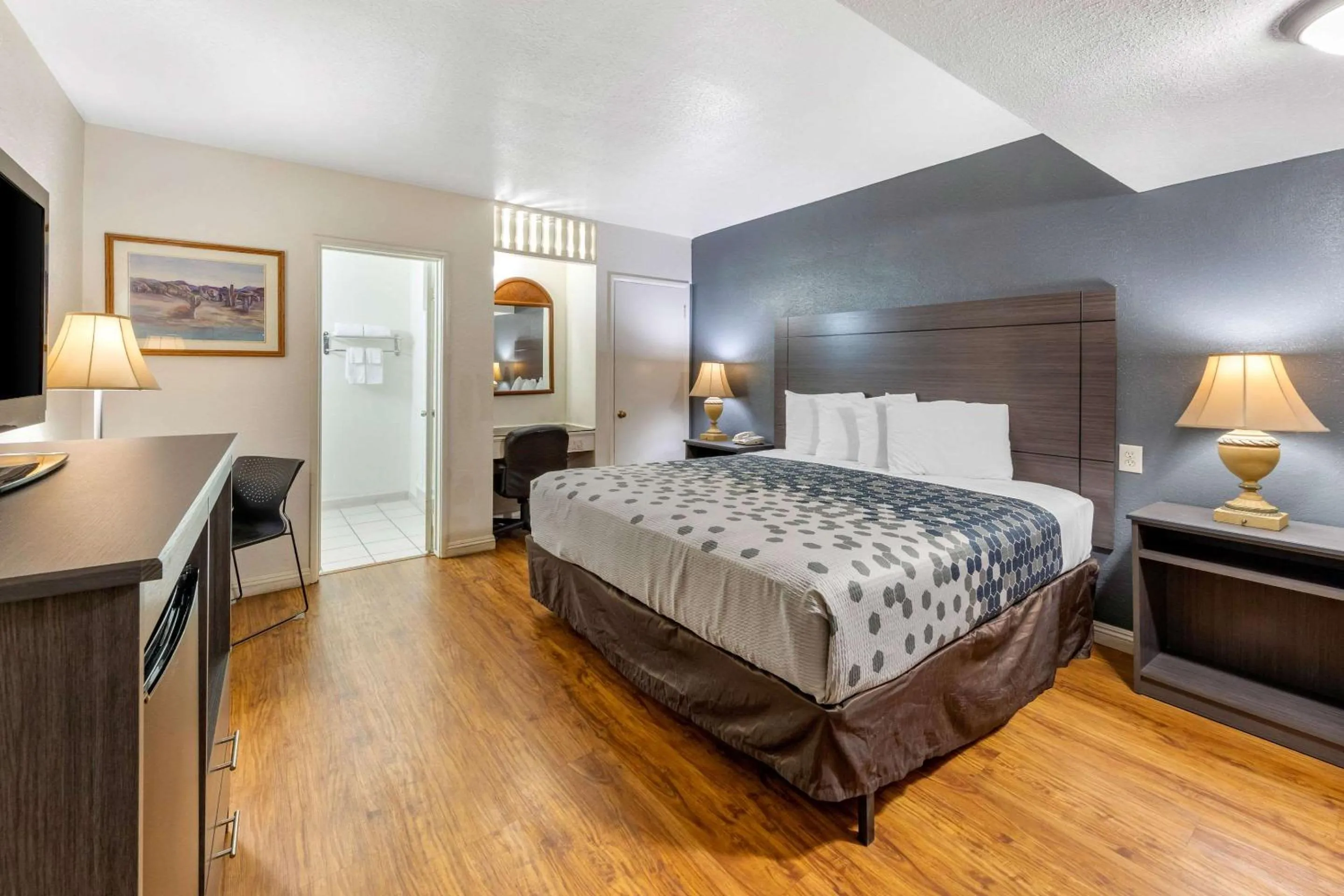 King Room - Non-Smoking in Econo Lodge On Historic Route 66