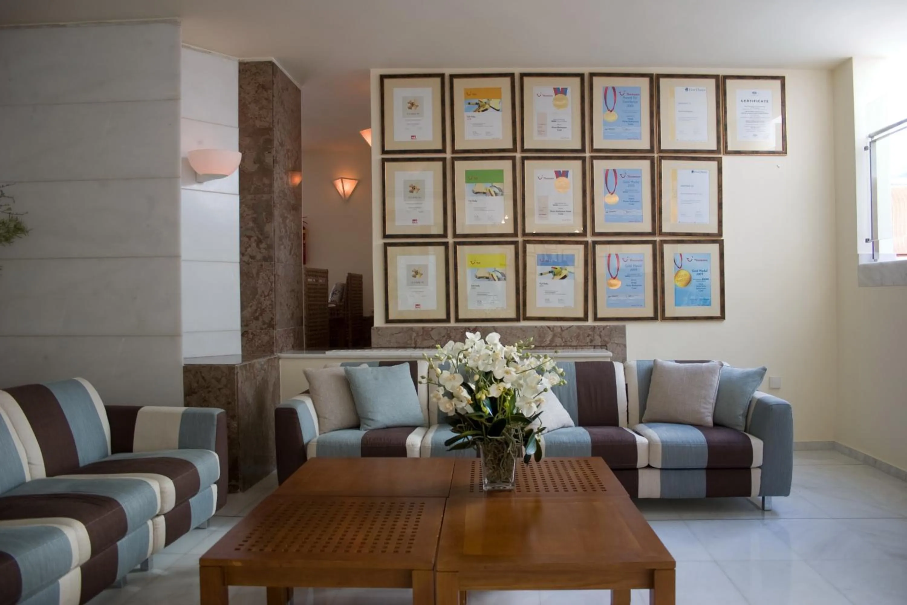 Communal lounge/ TV room in Aquila Porto Rethymno