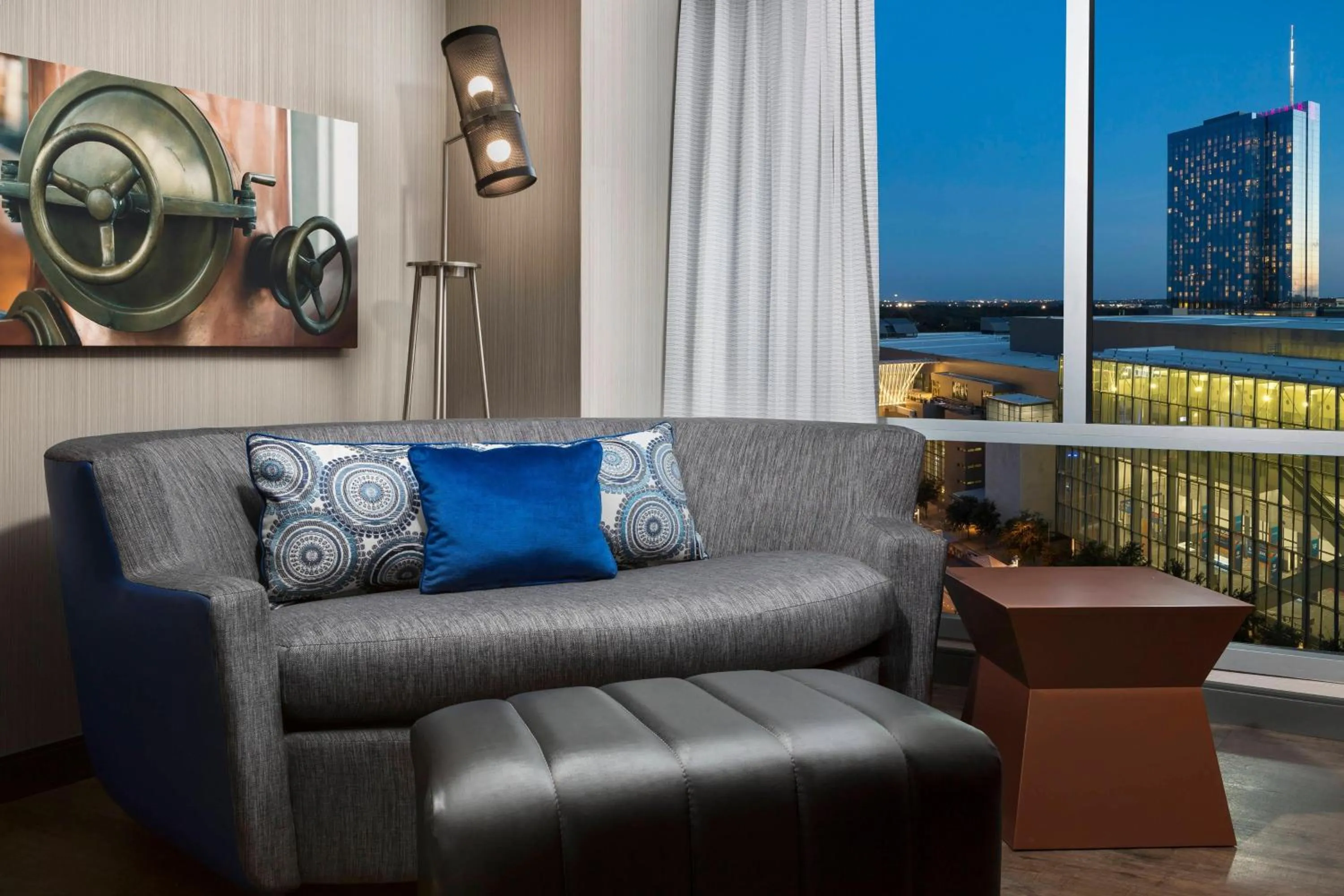 Living room in Courtyard Austin Downtown/Convention Center