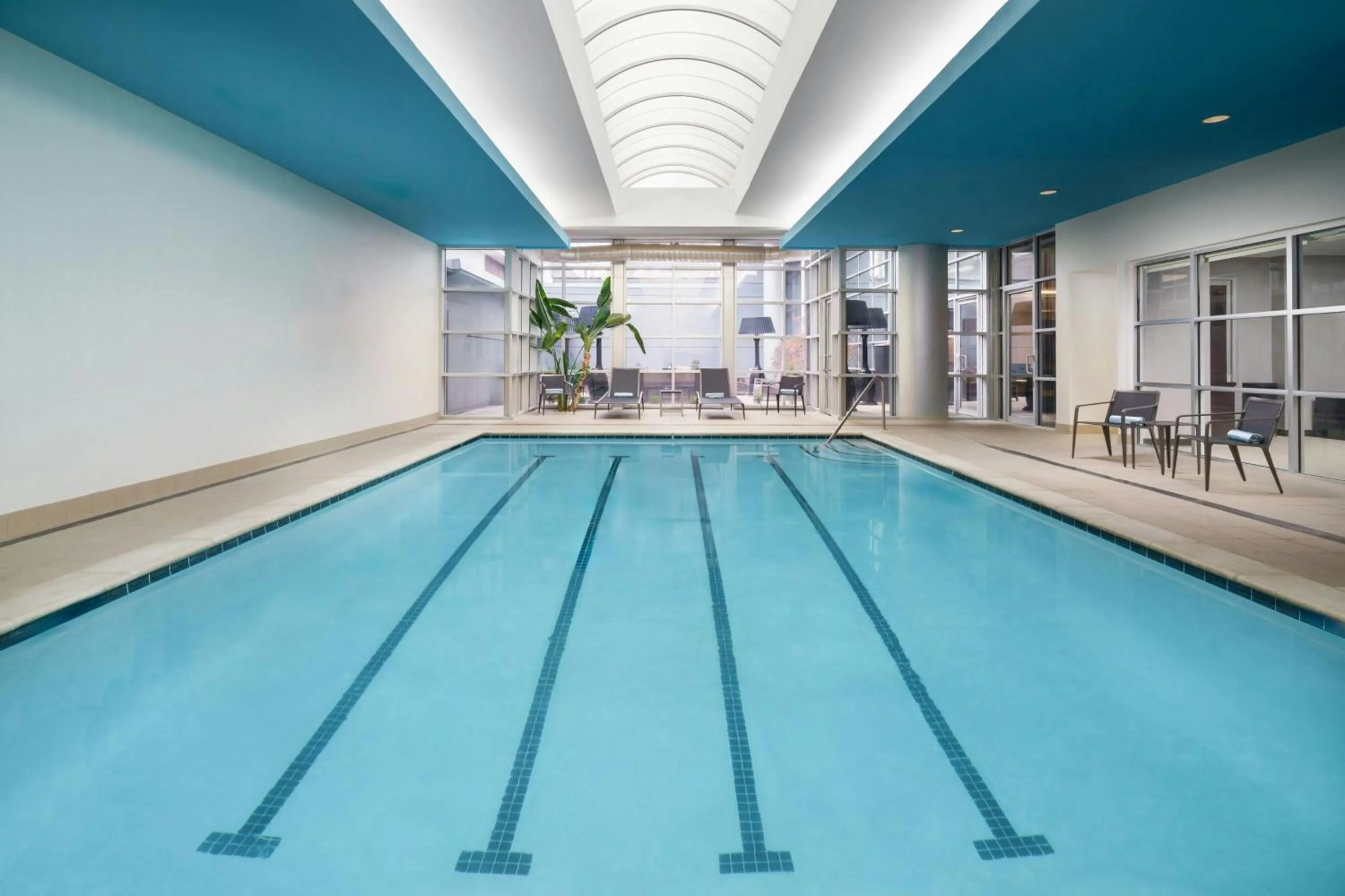 Swimming pool in Courtyard by Marriott Atlanta Buckhead