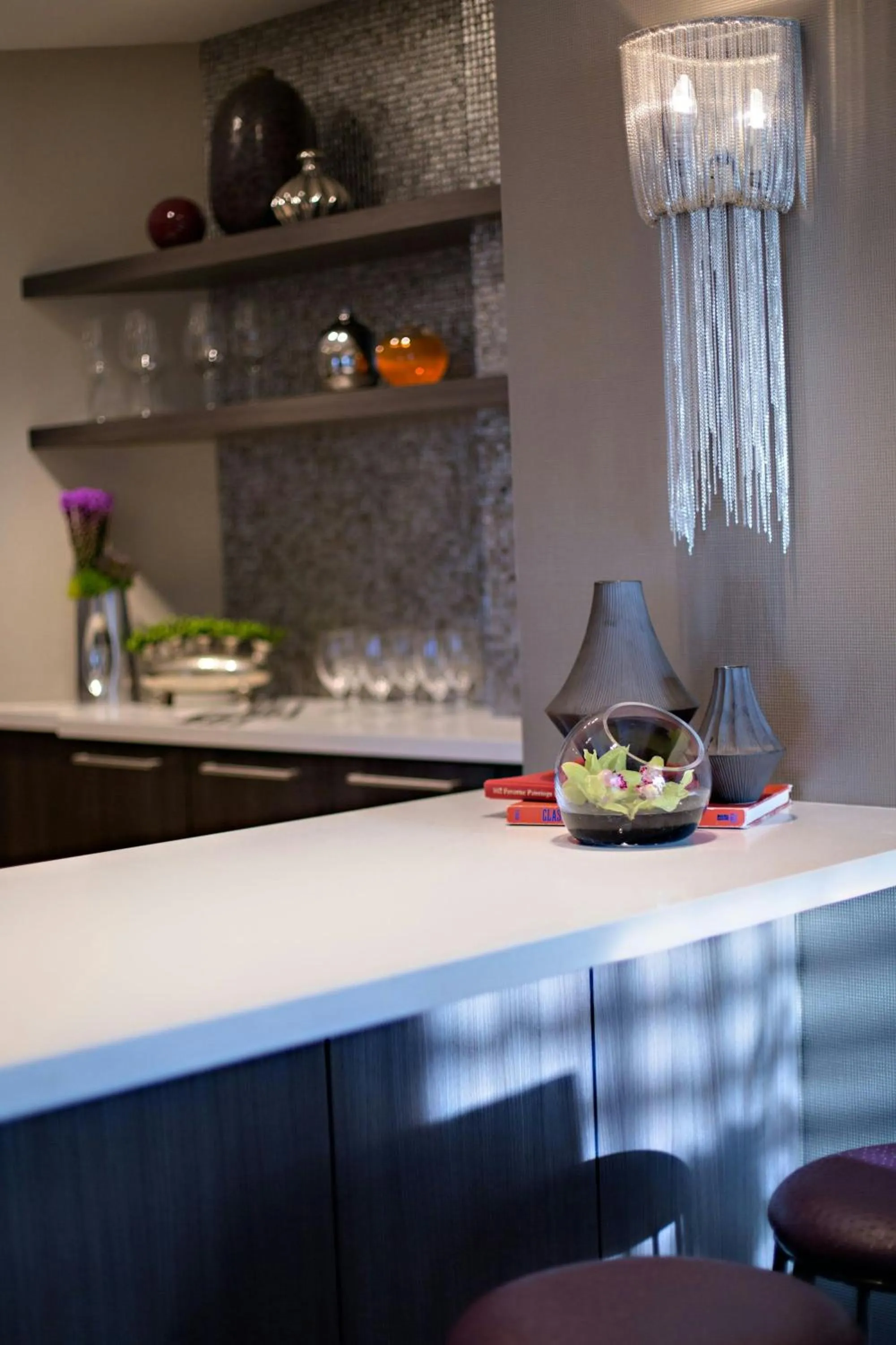 Lounge or bar in Renaissance Las Vegas Hotel