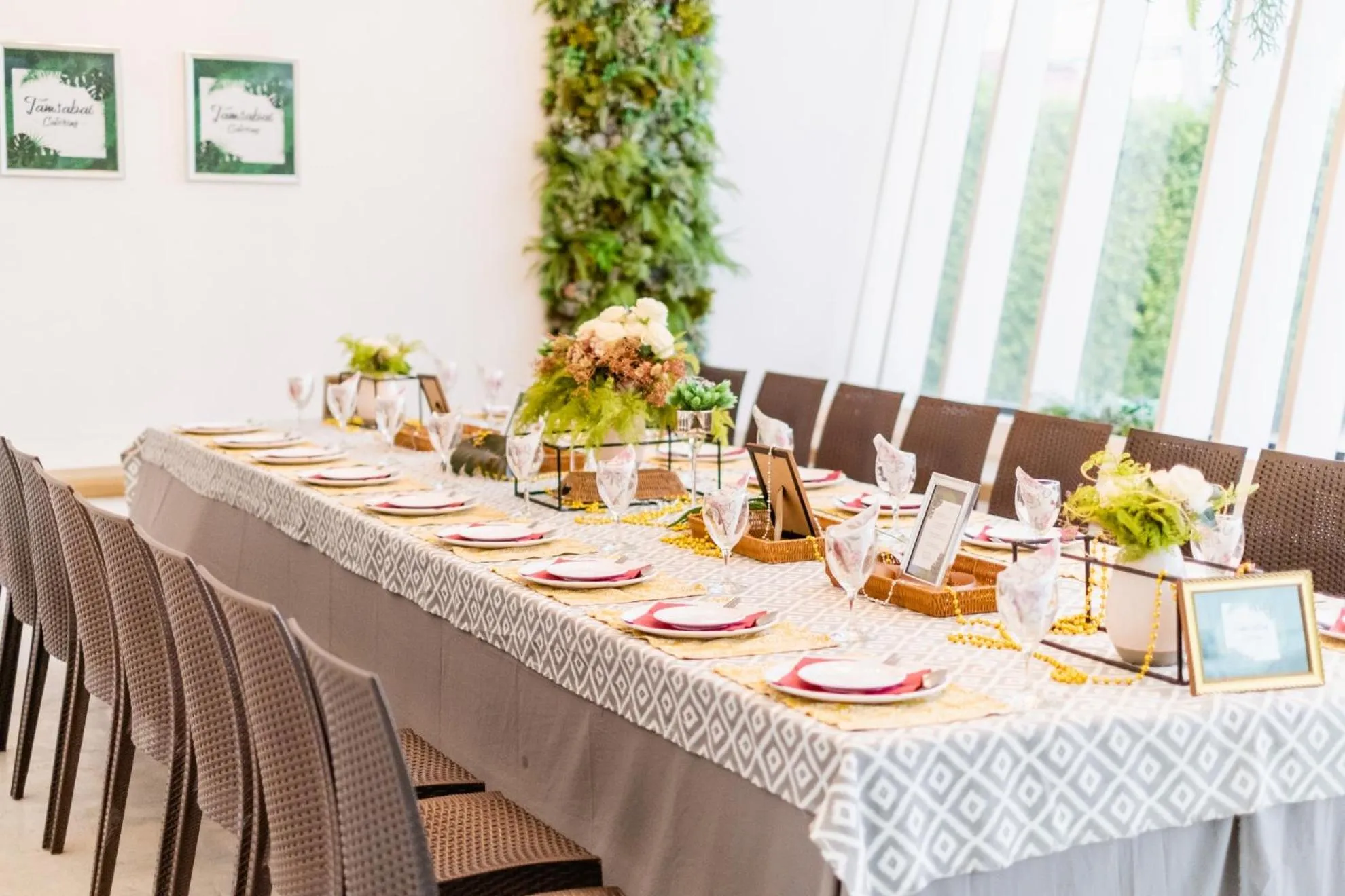 Restaurant/places to eat in Tamsabai hotel