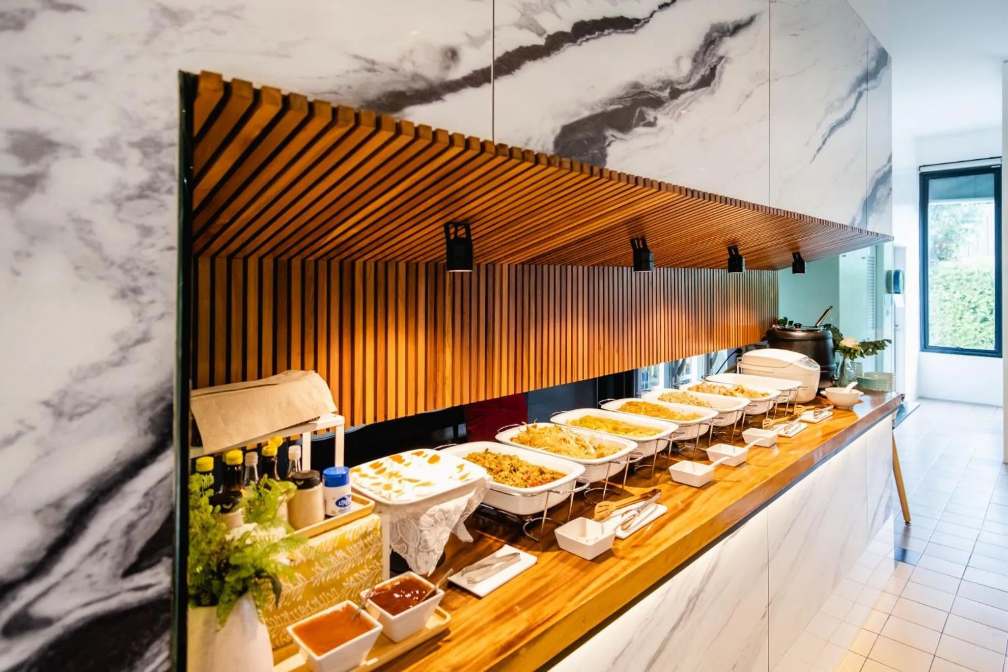 Restaurant/places to eat in Tamsabai hotel