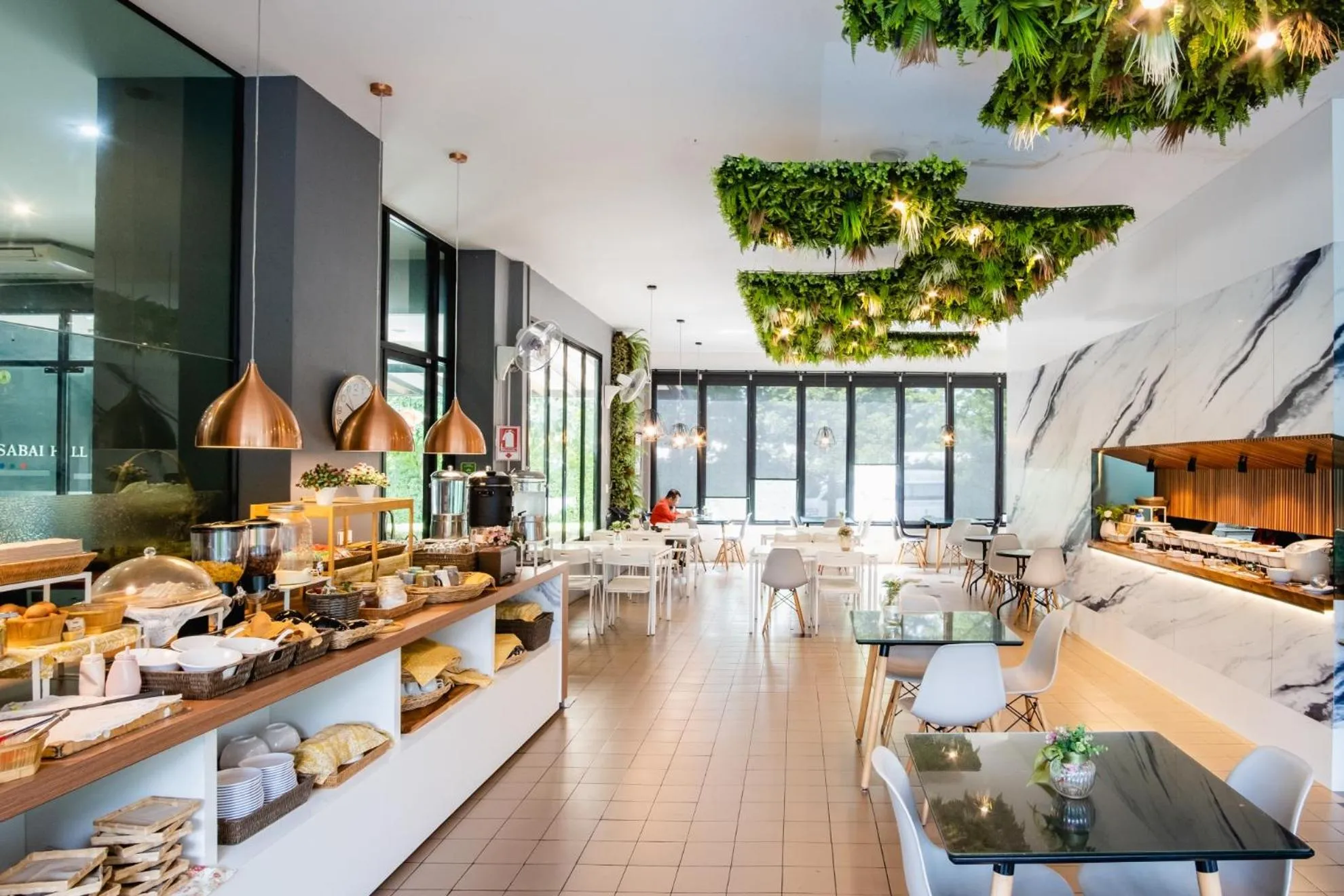 Restaurant/places to eat in Tamsabai hotel