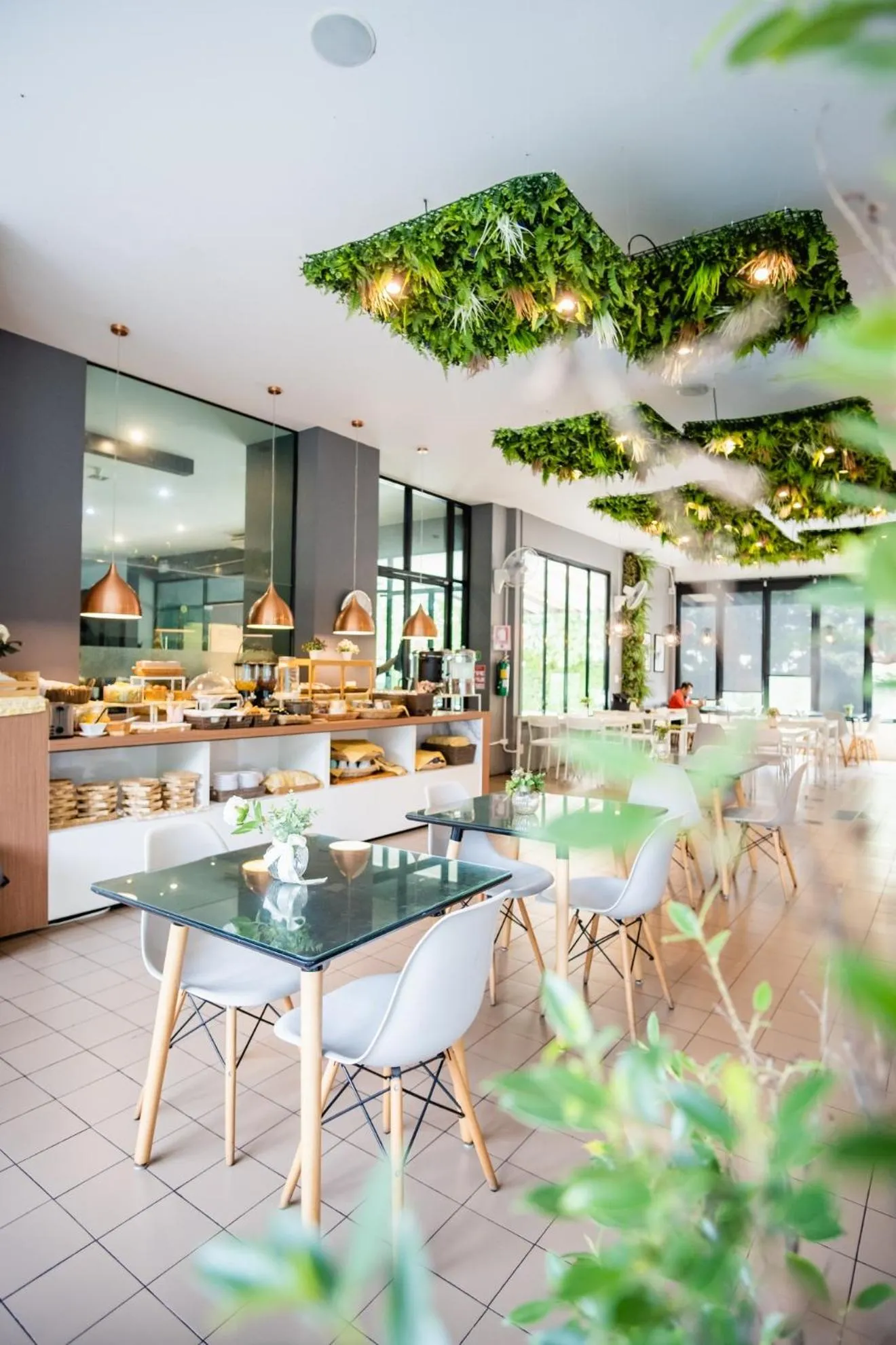 Restaurant/places to eat in Tamsabai hotel