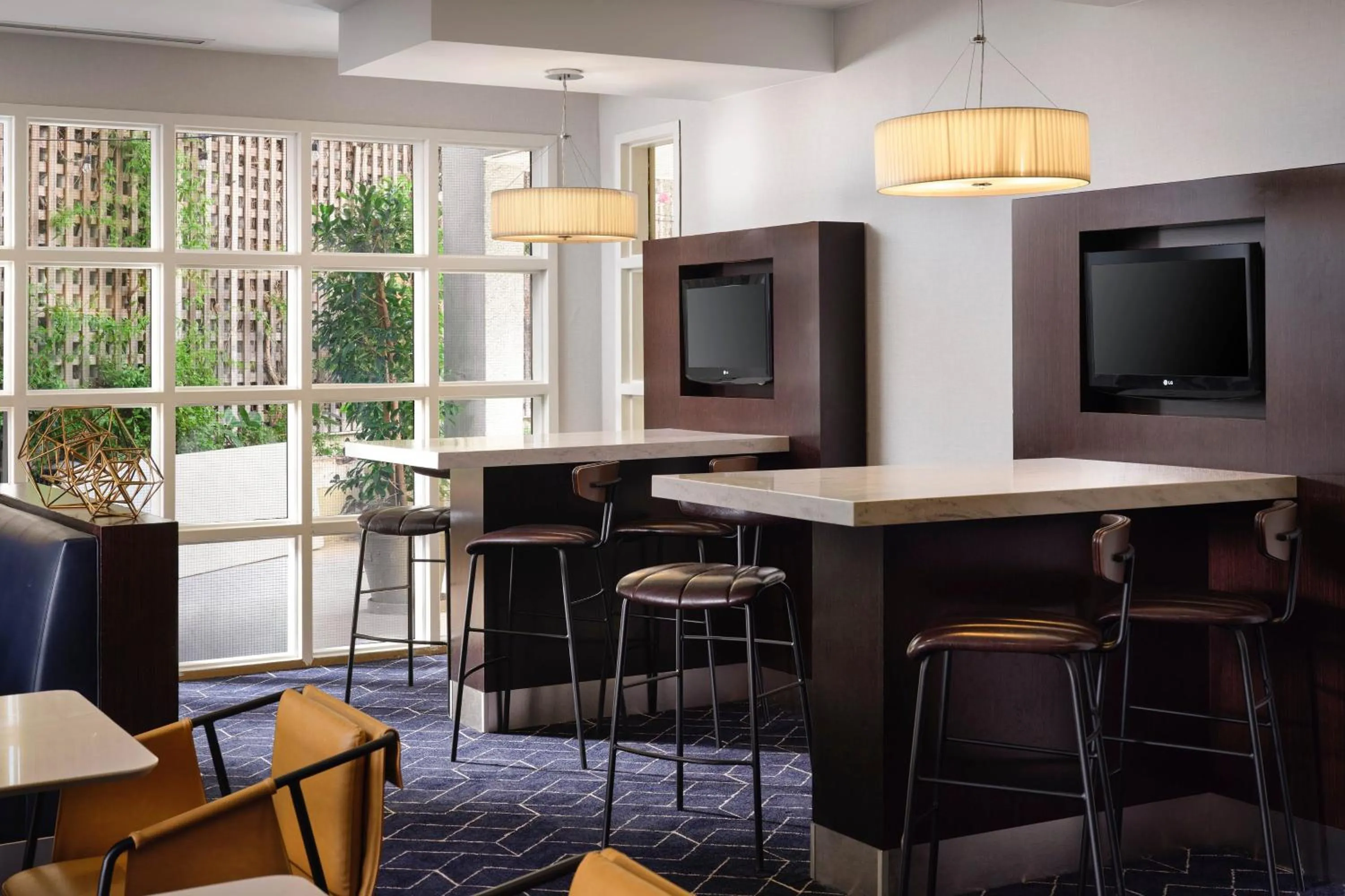 Restaurant/places to eat in Courtyard Los Angeles Century City/Beverly Hills