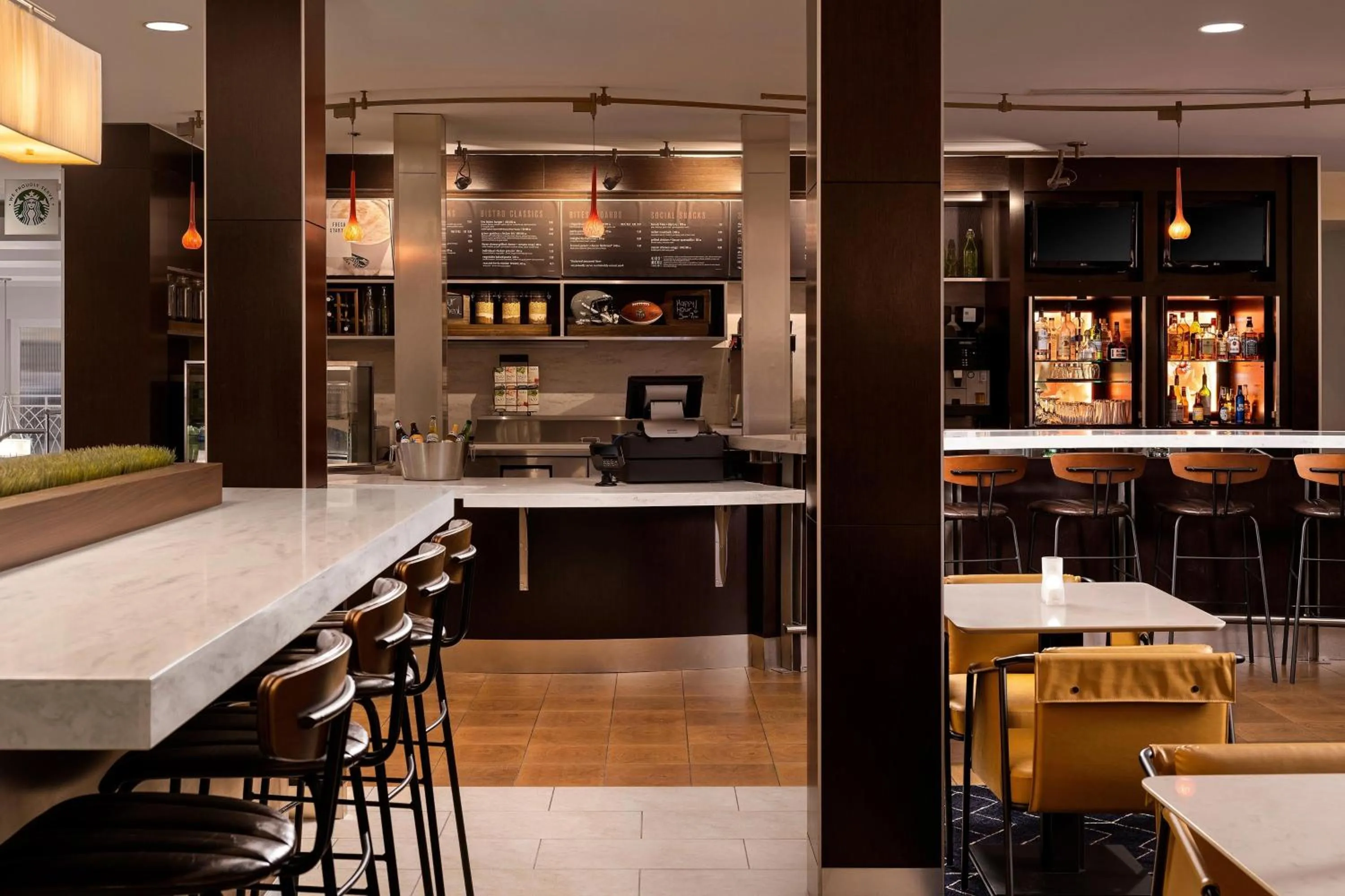 Restaurant/places to eat in Courtyard Los Angeles Century City/Beverly Hills