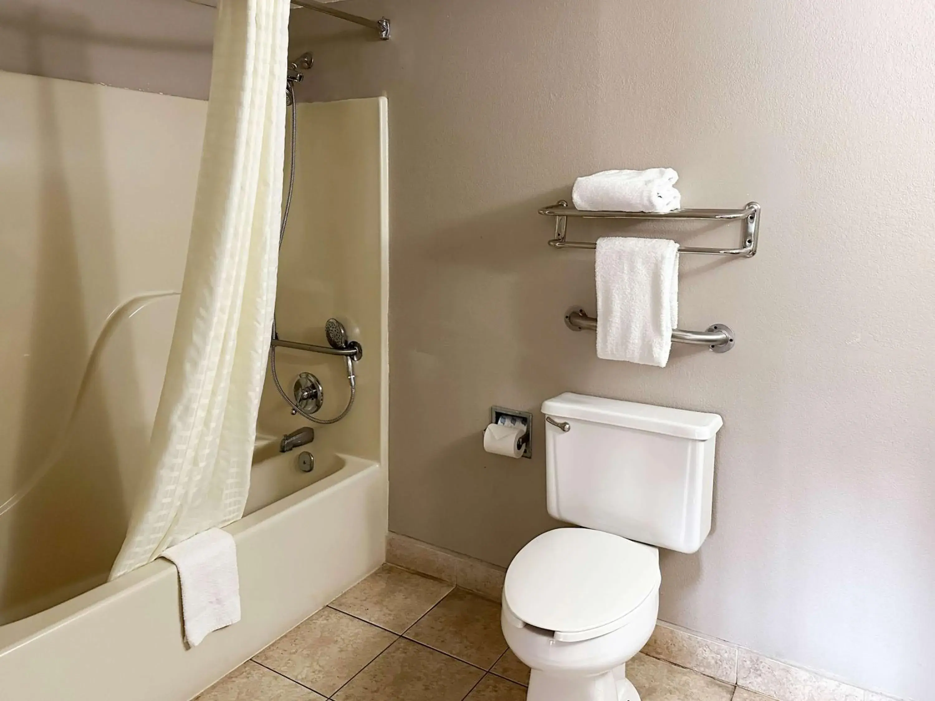 Quadruple Room - Smoking in Motel 6 Atlanta GA Atlanta Airport East Quadruple Room - Smoking in Motel 6 Atlanta GA Atlanta Airport East