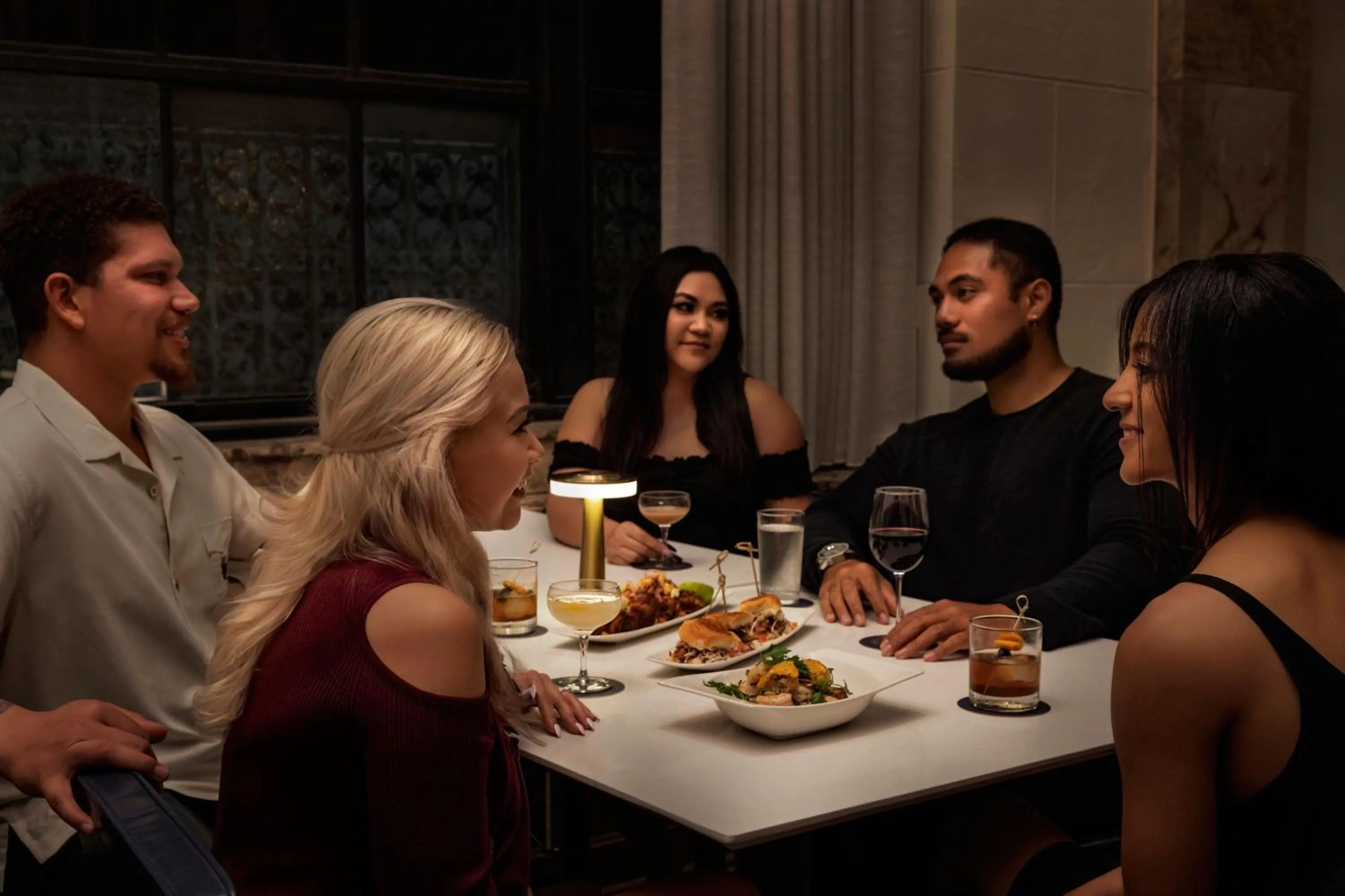 Lounge or bar in Courtyard by Marriott San Diego Downtown