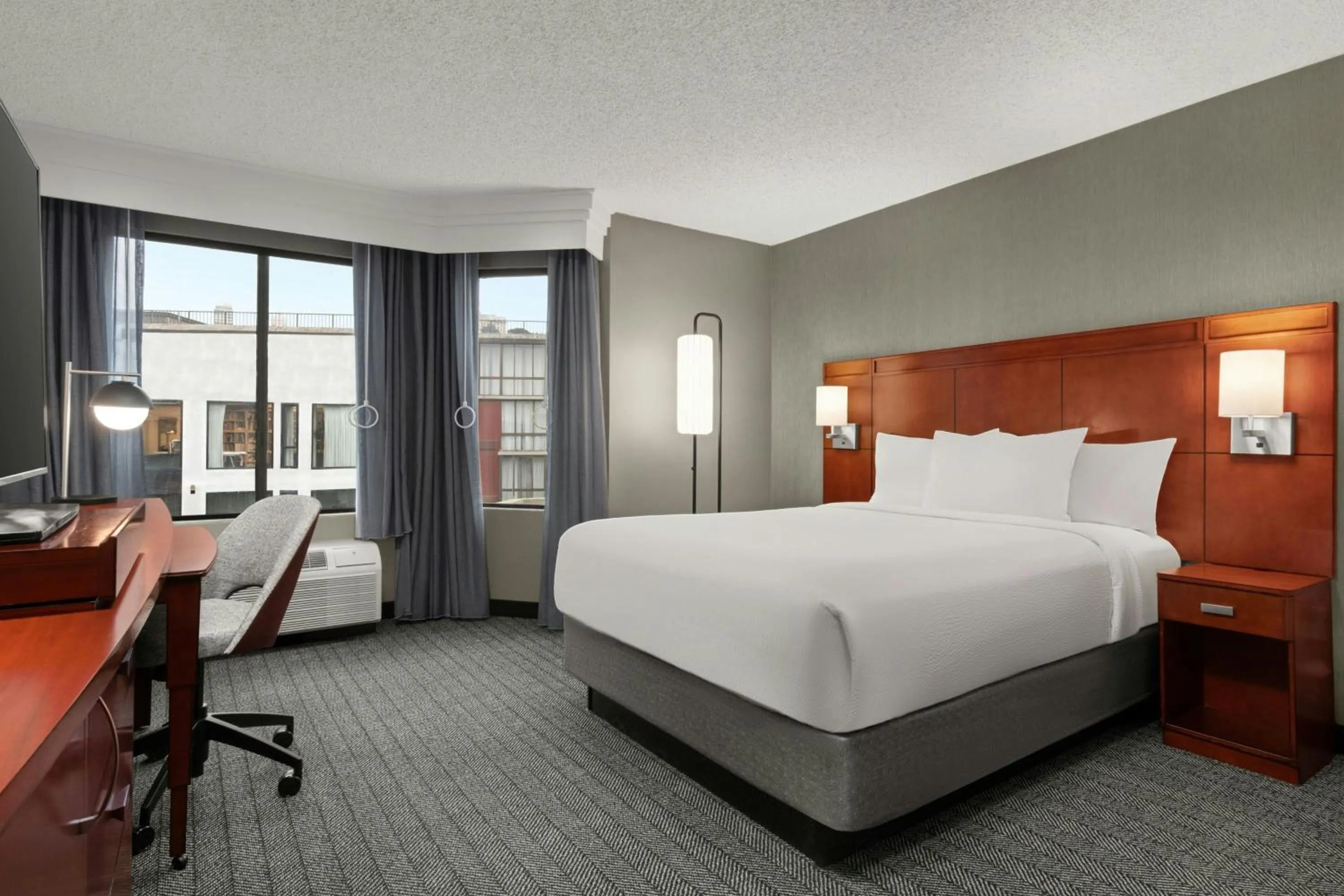 Photo of the whole room, Bed in Courtyard by Marriott Fishermans Wharf