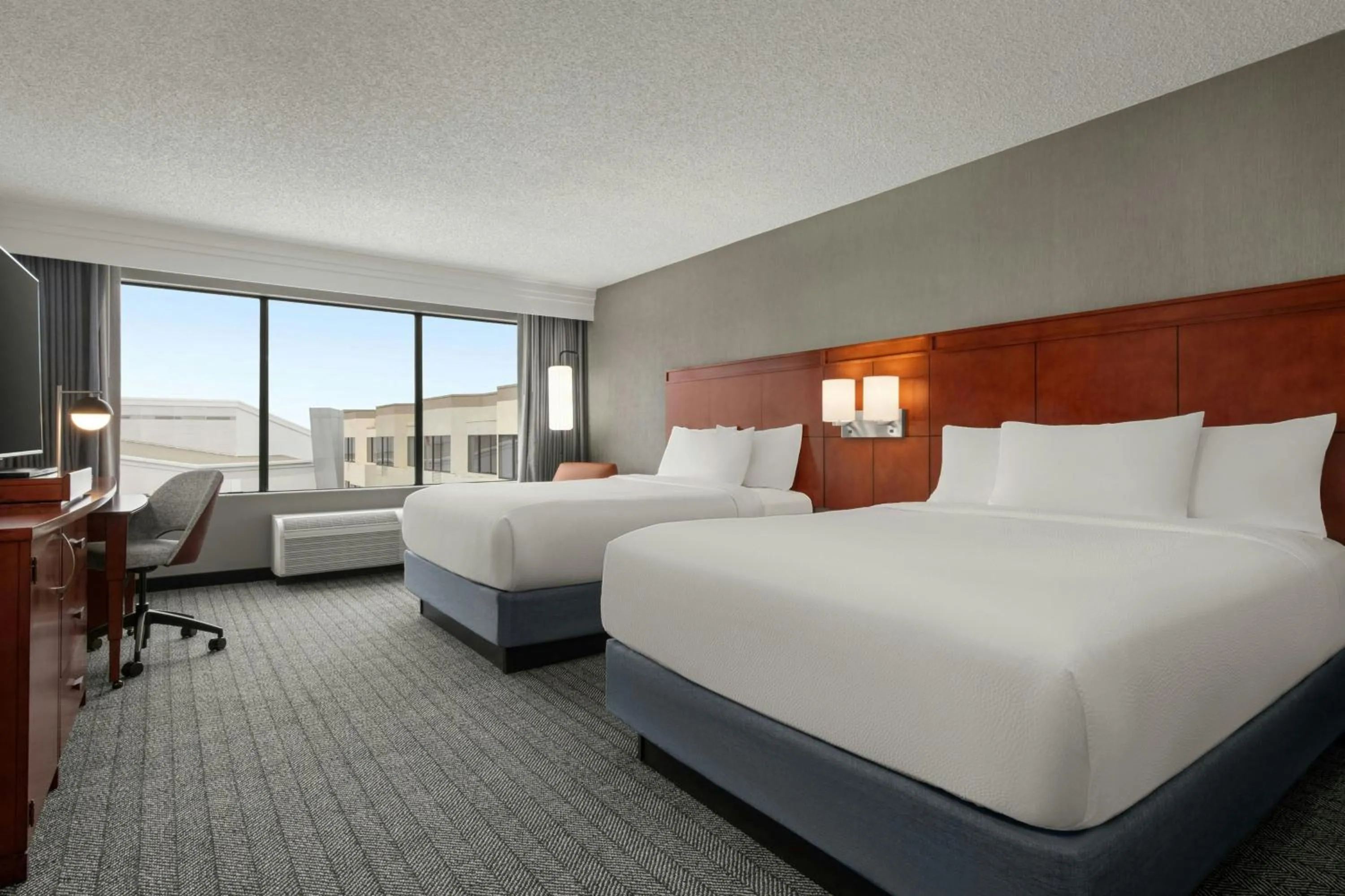 Photo of the whole room, Bed in Courtyard by Marriott Fishermans Wharf