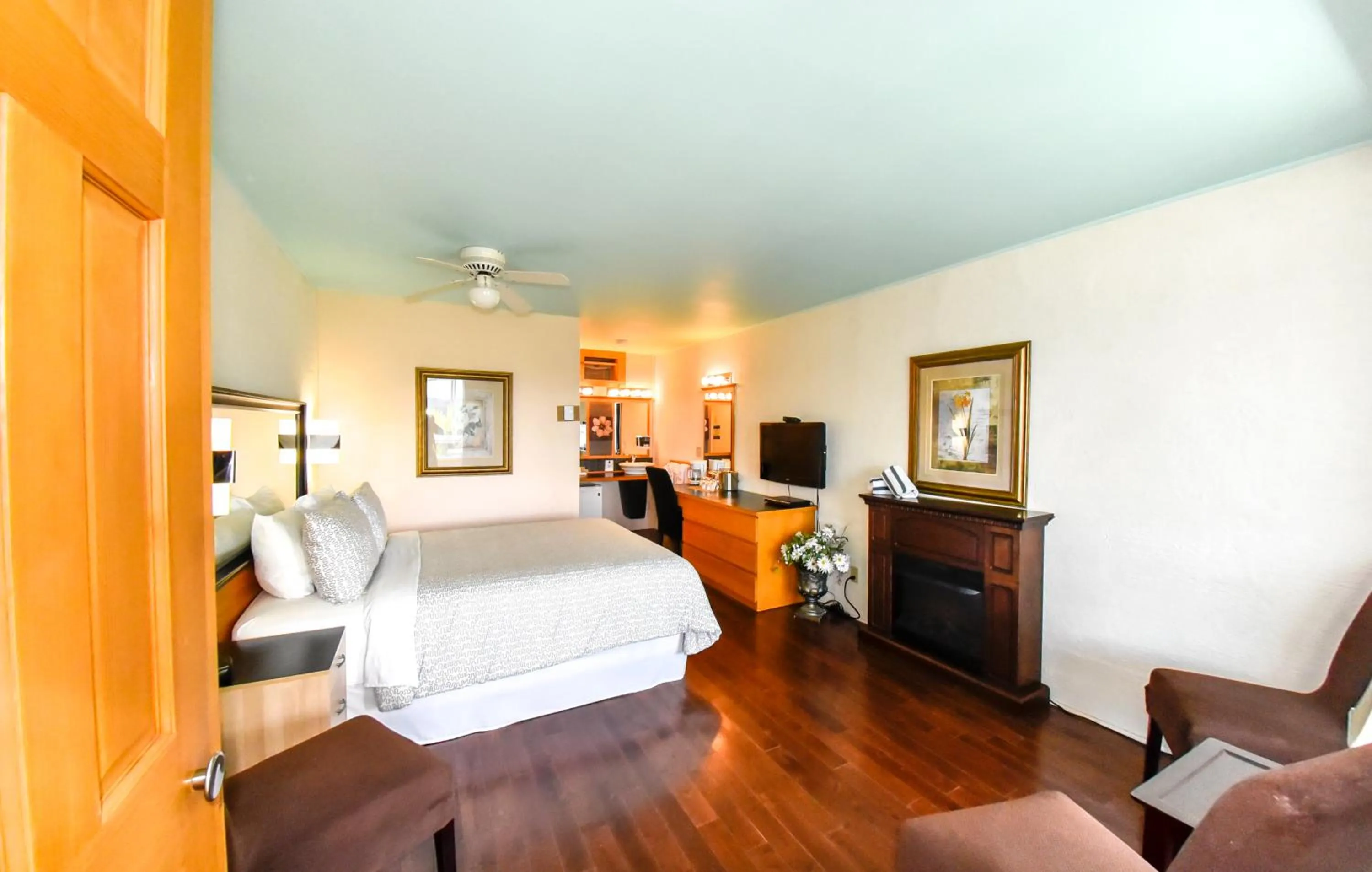 Bed in Auberge Hotel Spa Watel