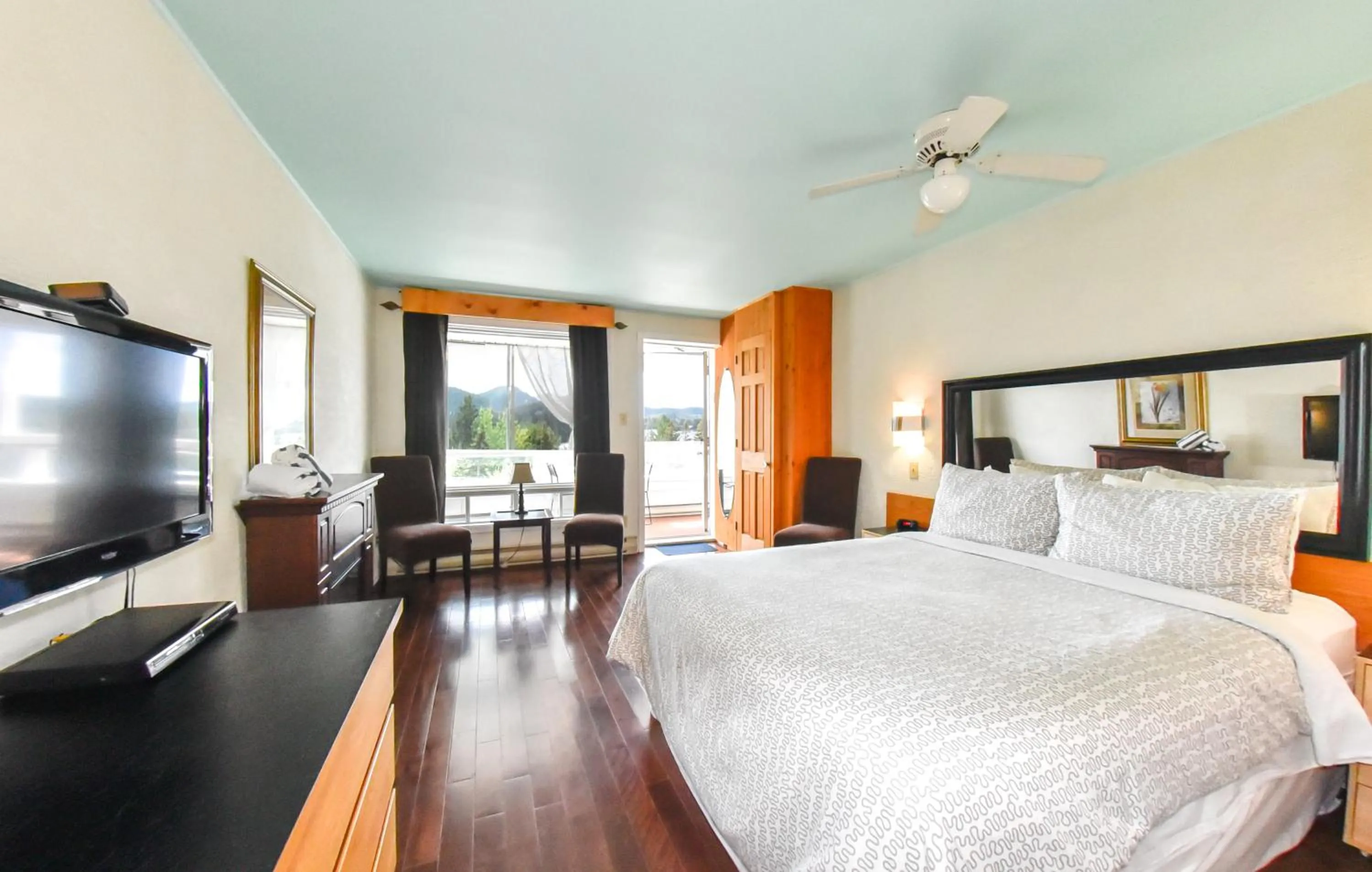 Bed in Auberge Hotel Spa Watel