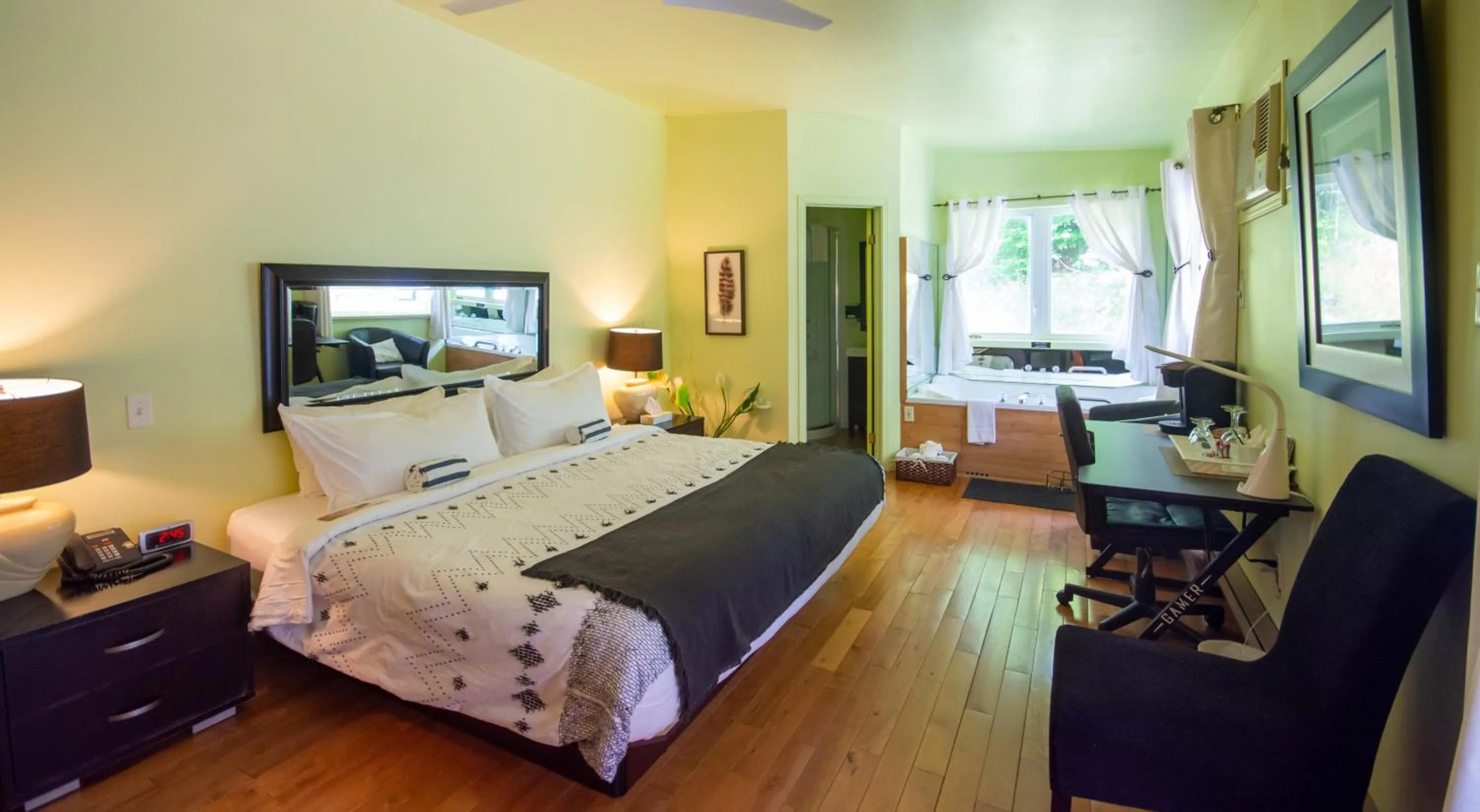 Bed in Auberge Hotel Spa Watel