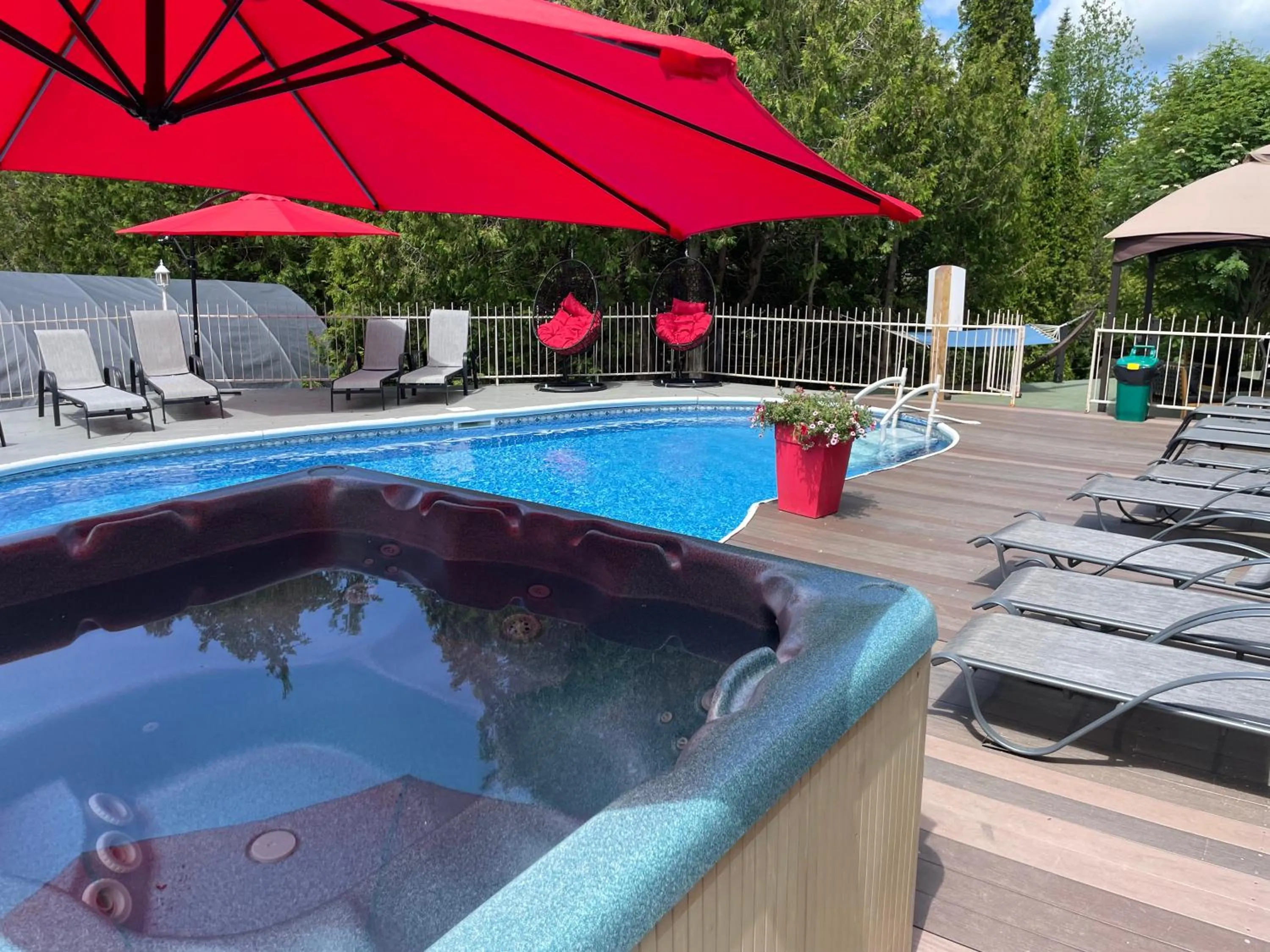 Hot Tub in Auberge Hotel Spa Watel