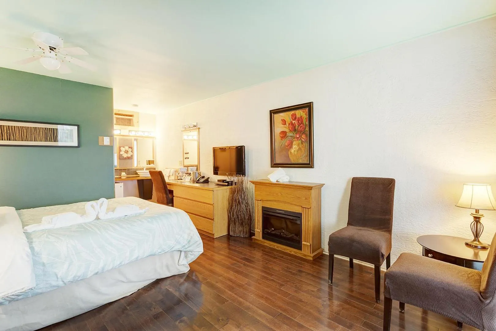 Bed in Auberge Hotel Spa Watel