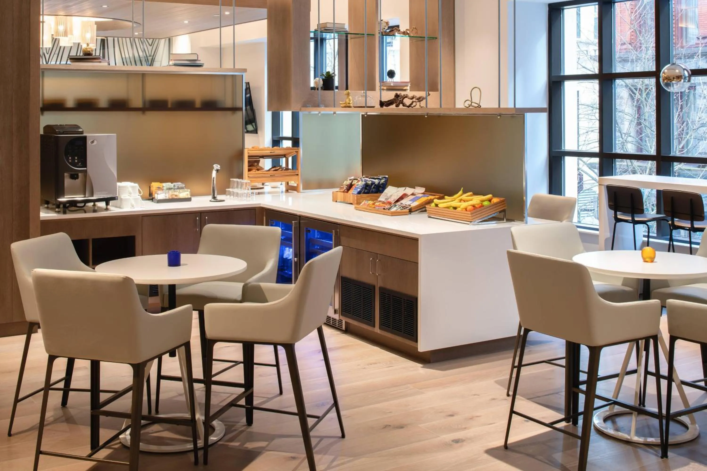 Lounge or bar in The Bidwell Marriott Portland