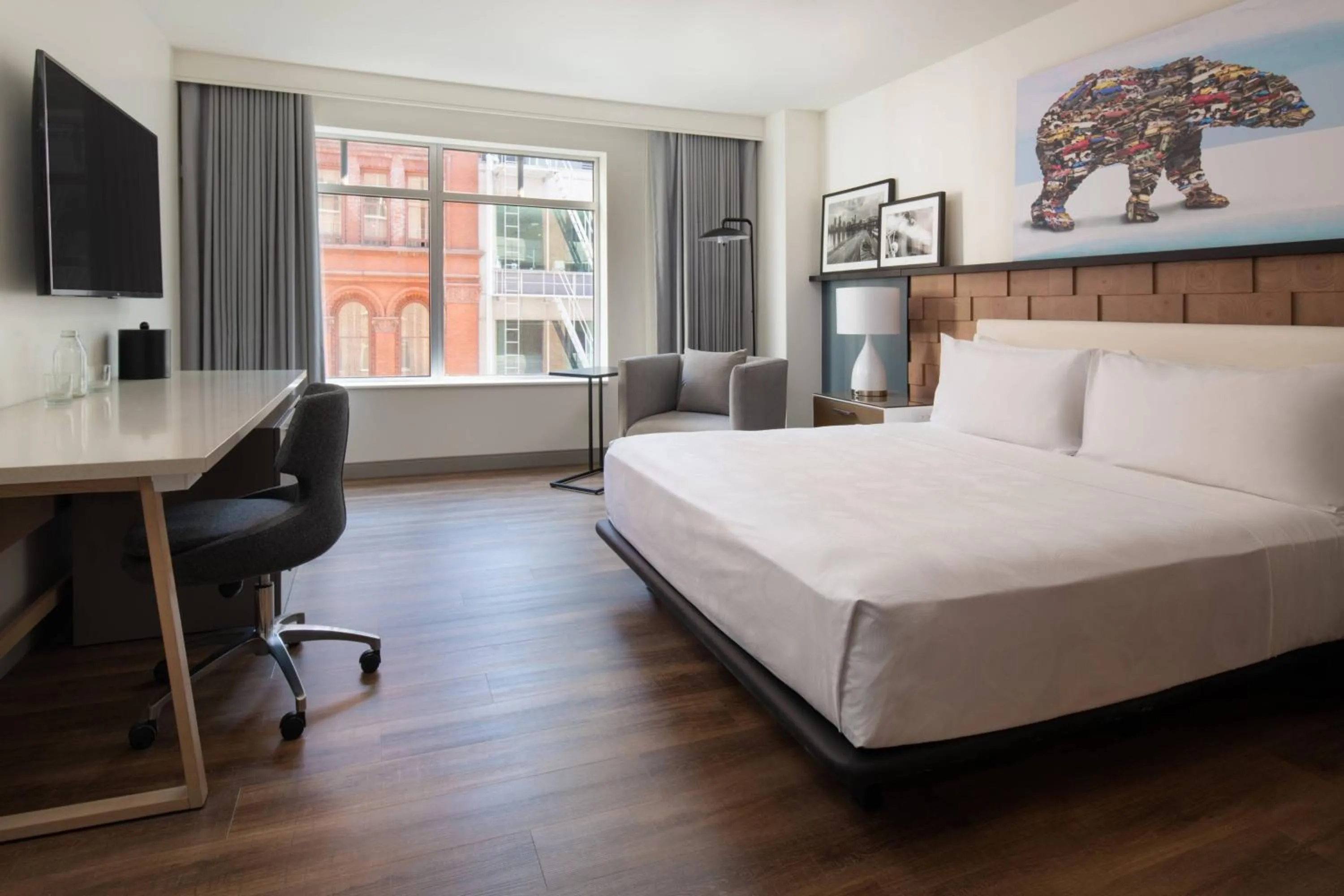 Photo of the whole room, Bed in The Bidwell Marriott Portland