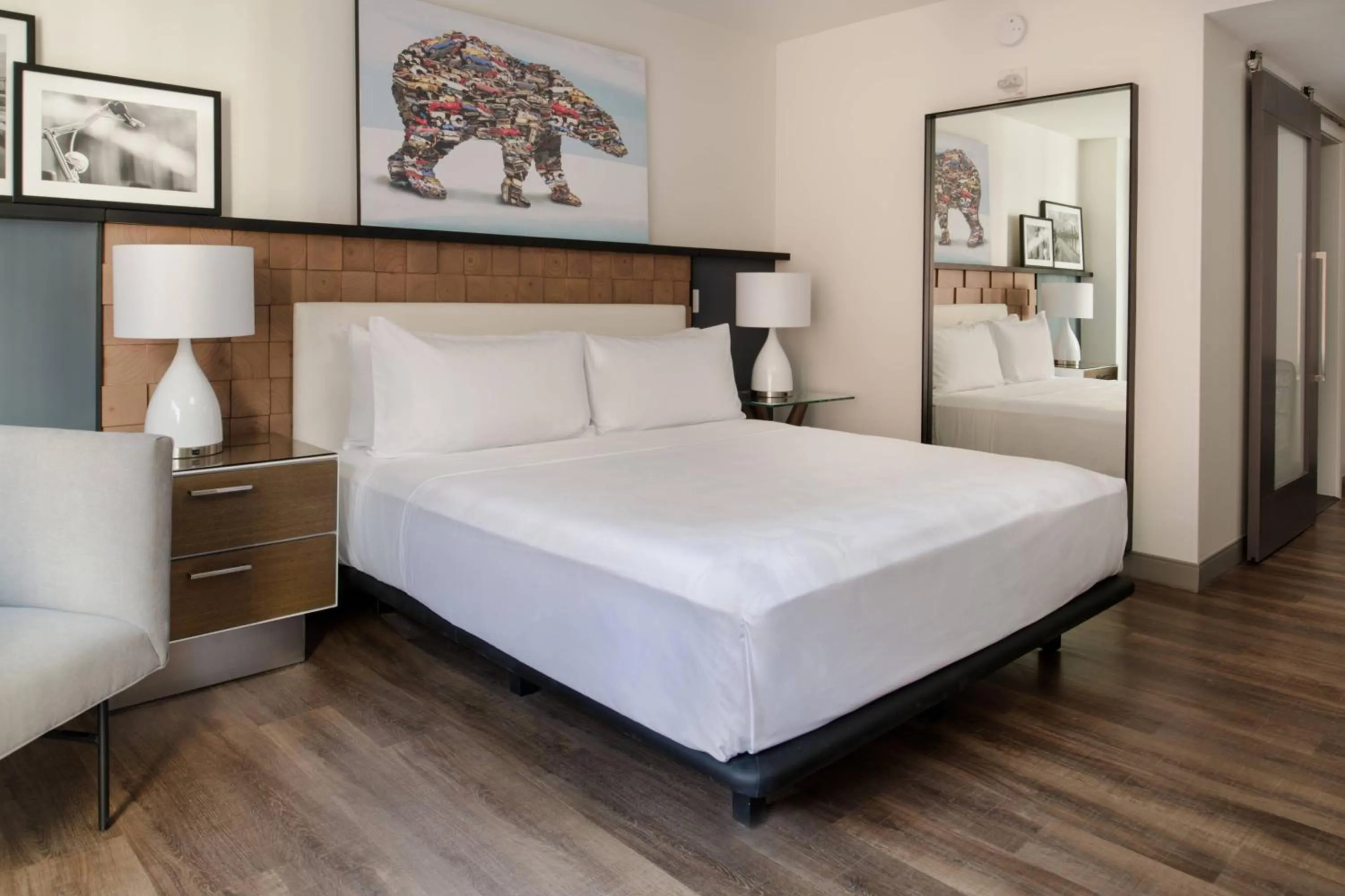 Photo of the whole room, Bed in The Bidwell Marriott Portland