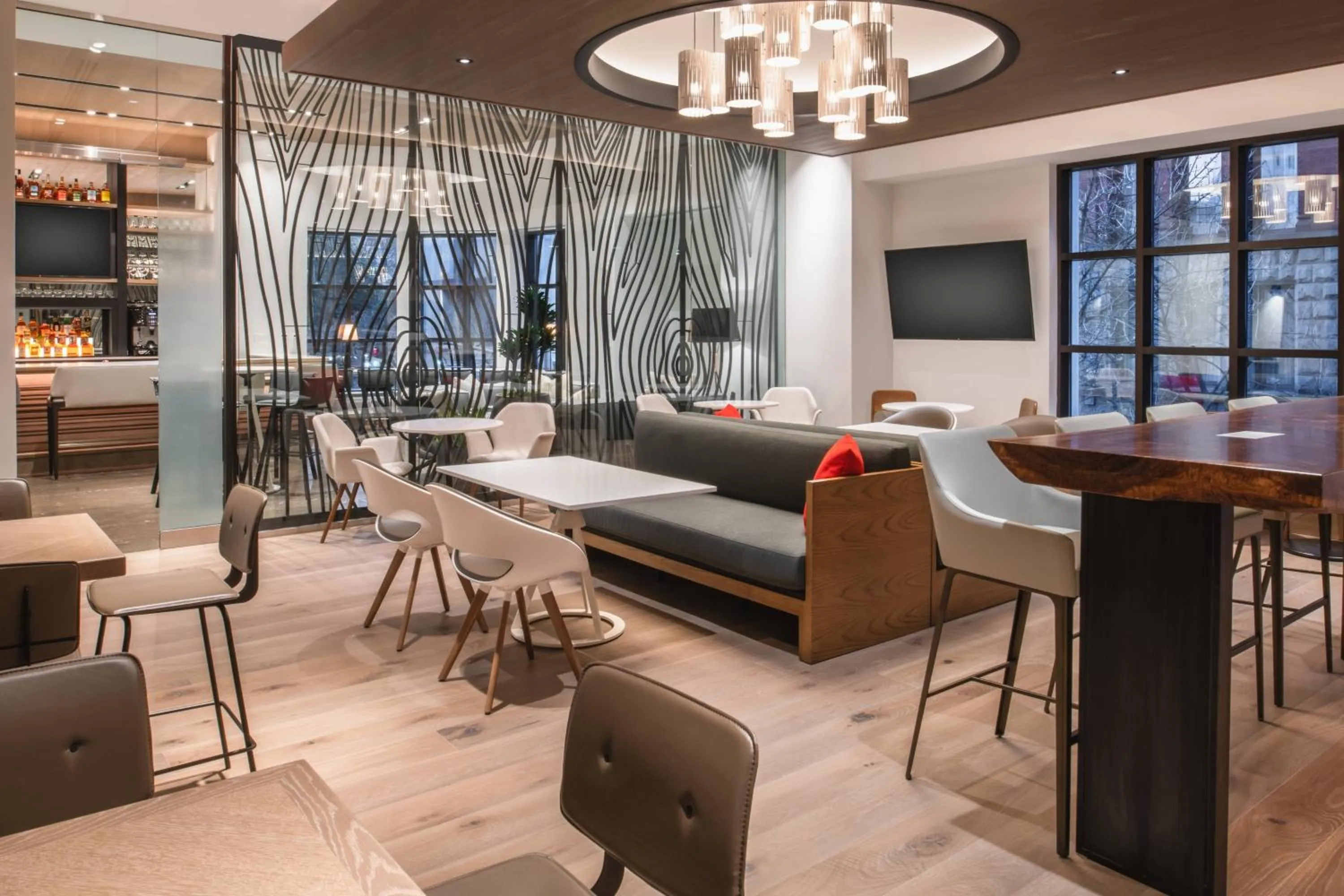 Lounge or bar in The Bidwell Marriott Portland