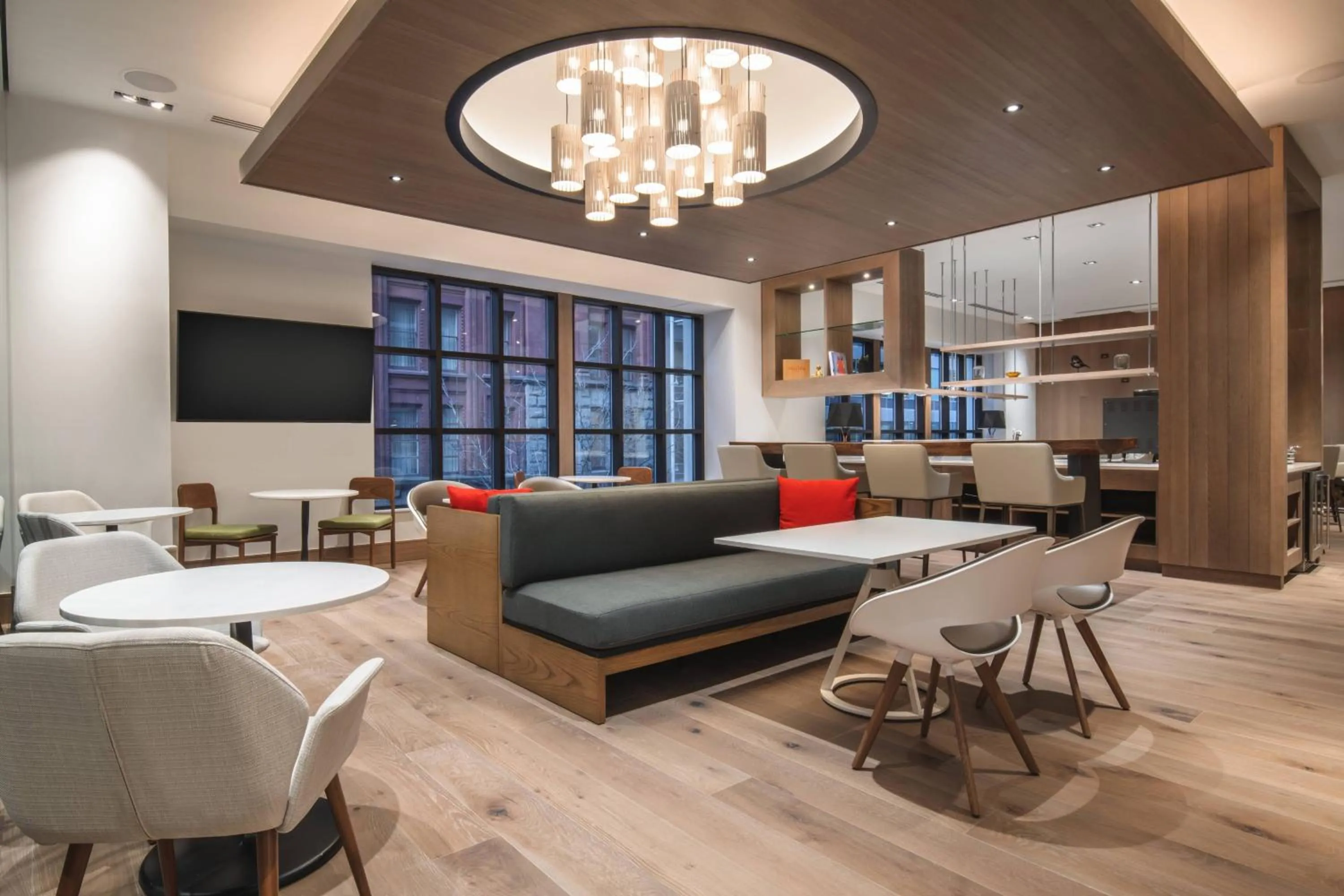 Lounge or bar in The Bidwell Marriott Portland