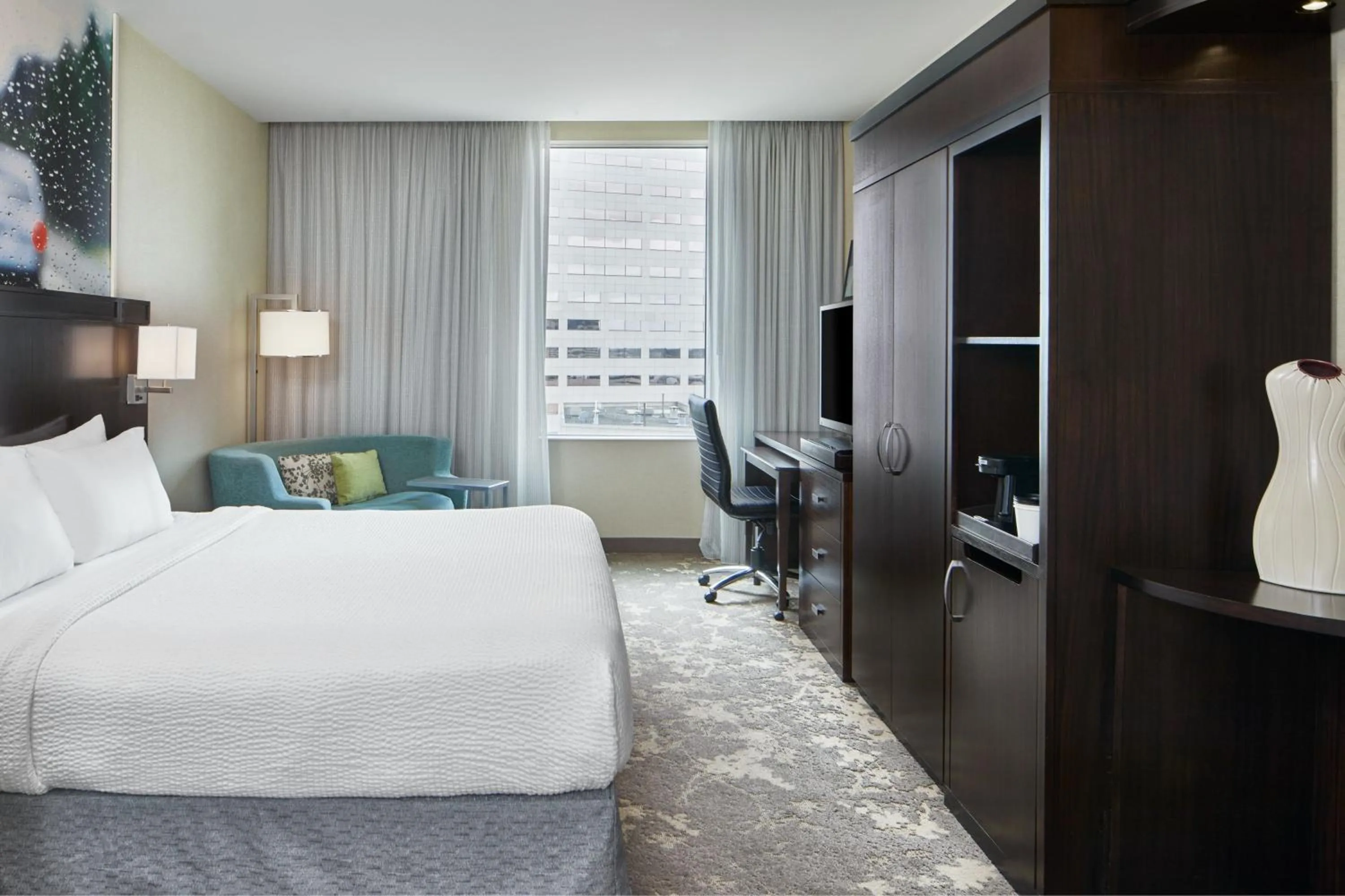 Photo of the whole room, Bed in Courtyard by Marriott Portland City Center