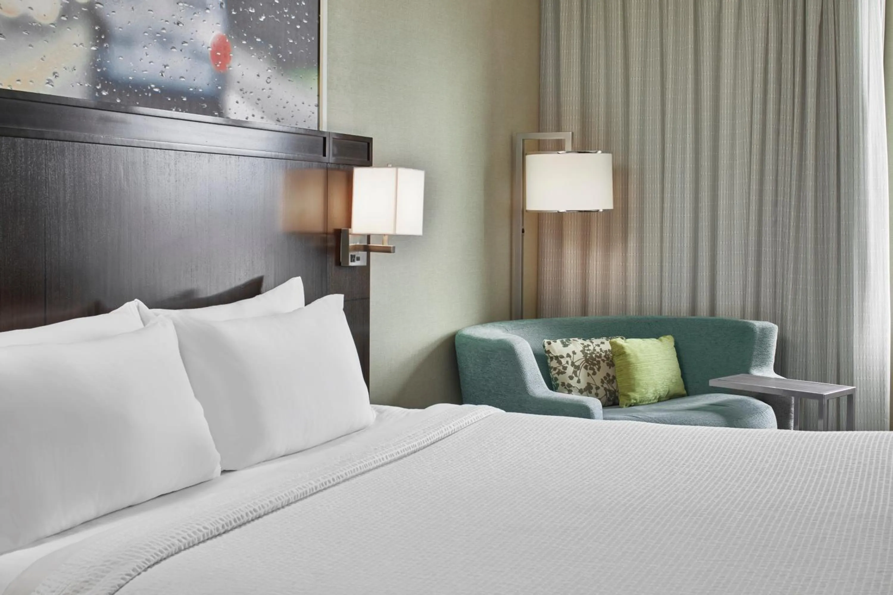 Bed in Courtyard by Marriott Portland City Center