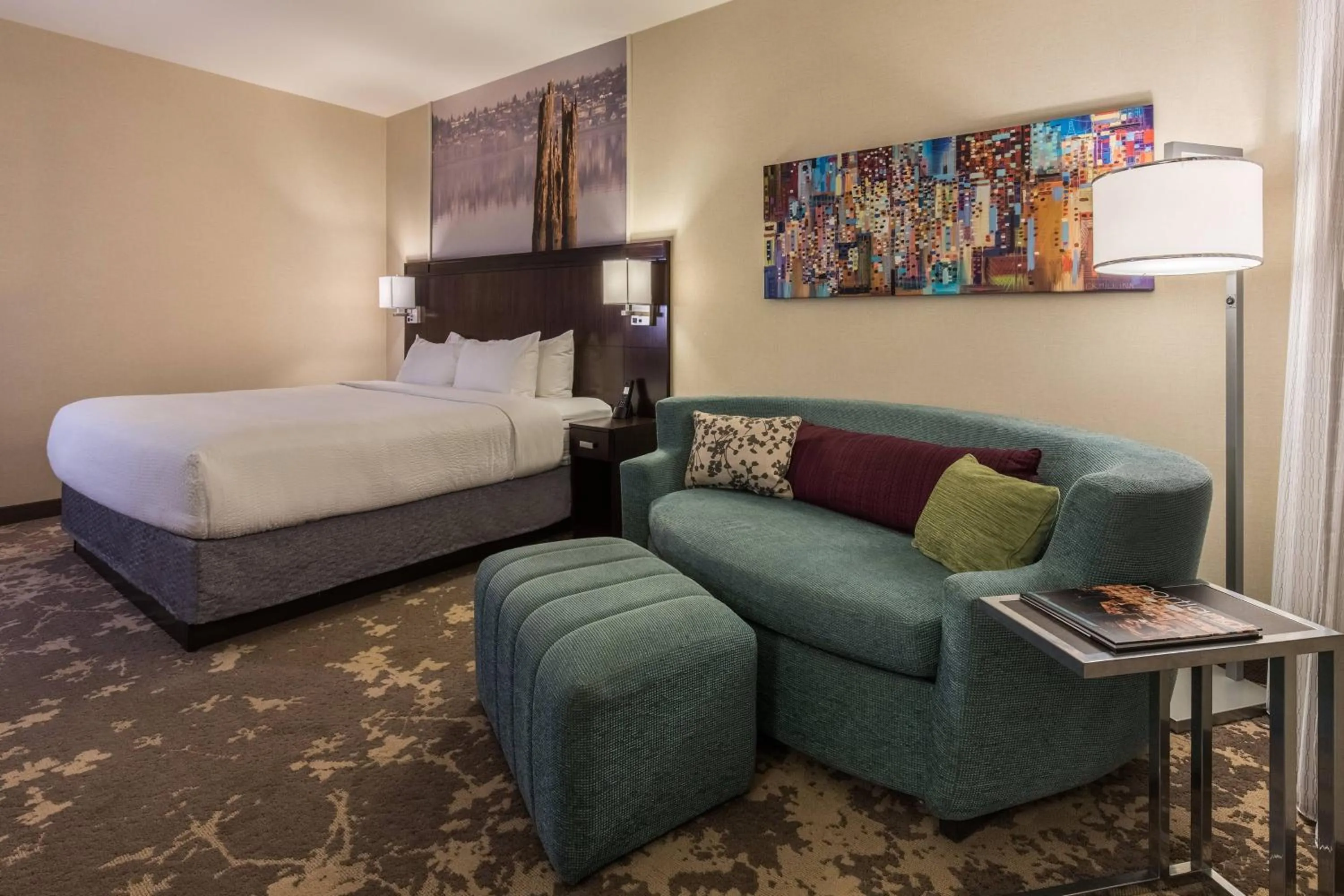 Photo of the whole room, Bed in Courtyard by Marriott Portland City Center