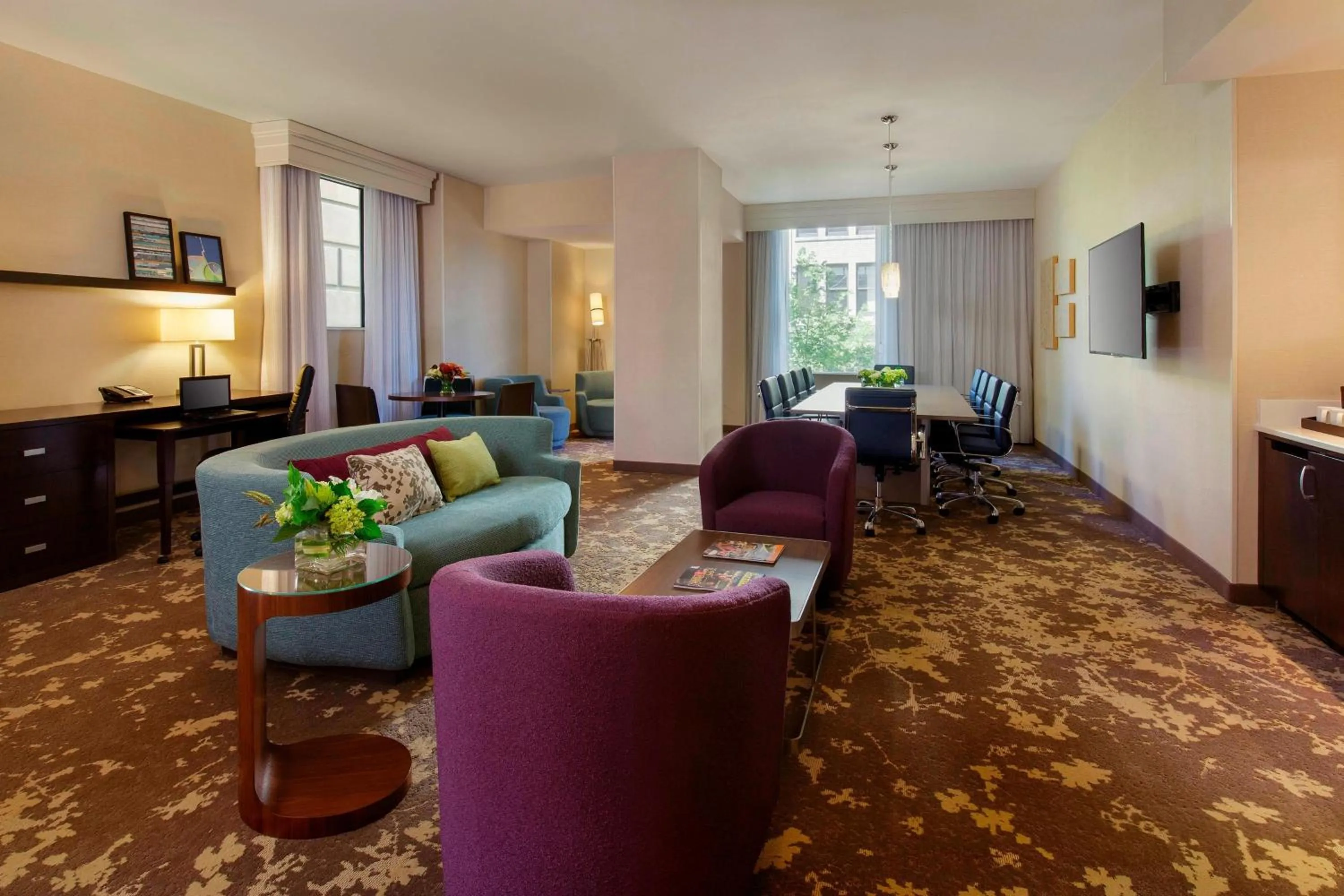 Photo of the whole room in Courtyard by Marriott Portland City Center