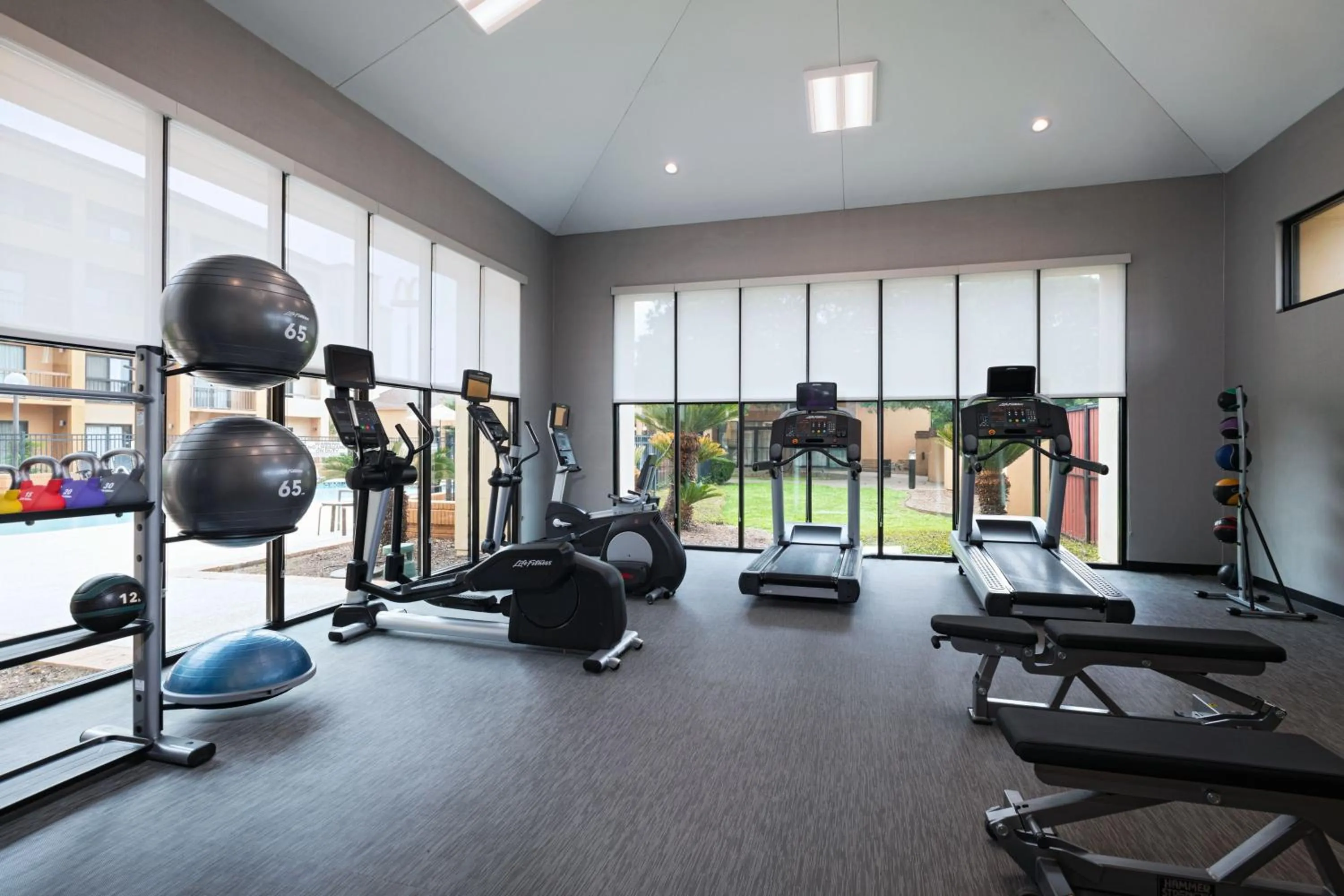Fitness centre/facilities in Courtyard by Marriott San Antonio Airport