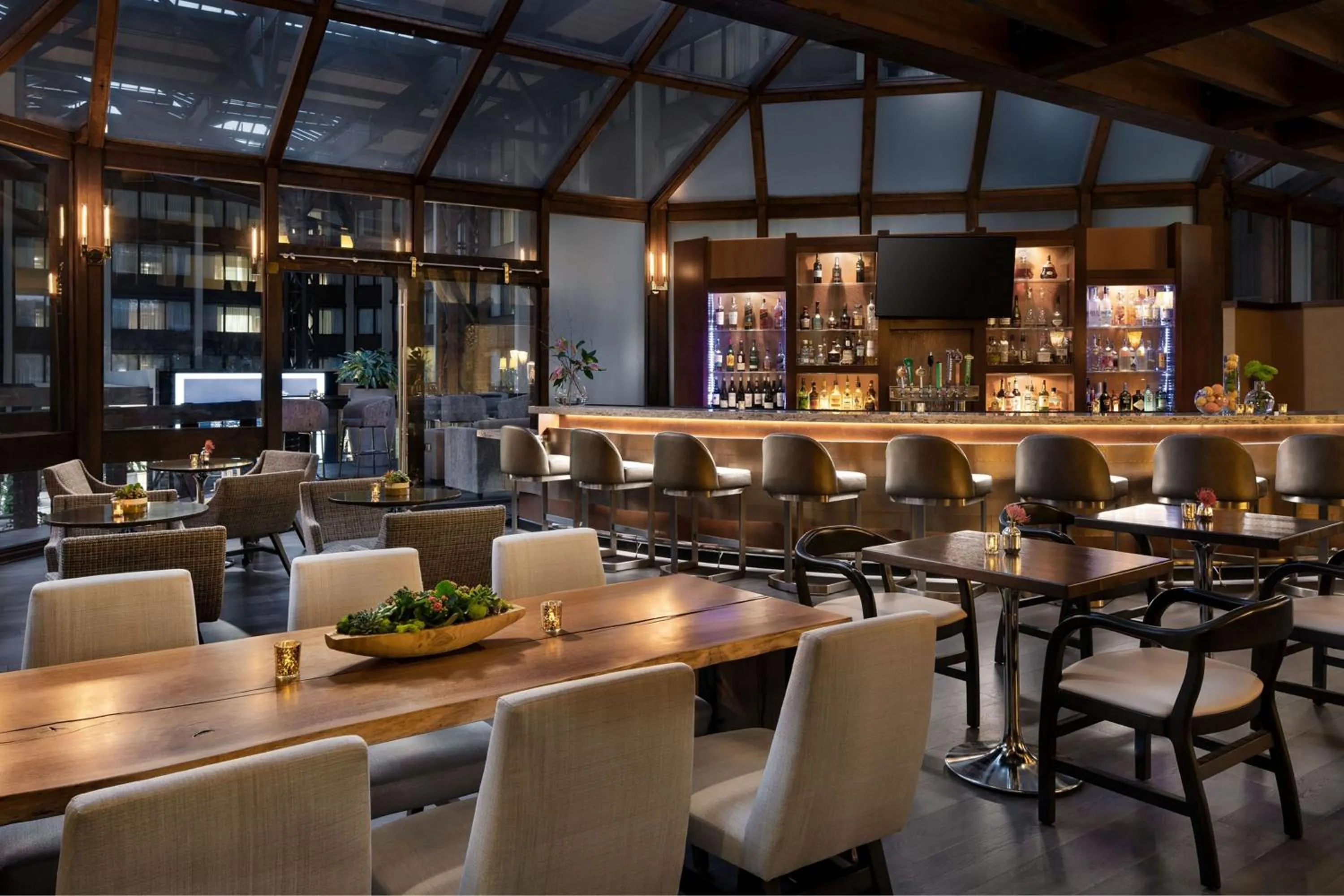 Lounge or bar in Seattle Airport Marriott