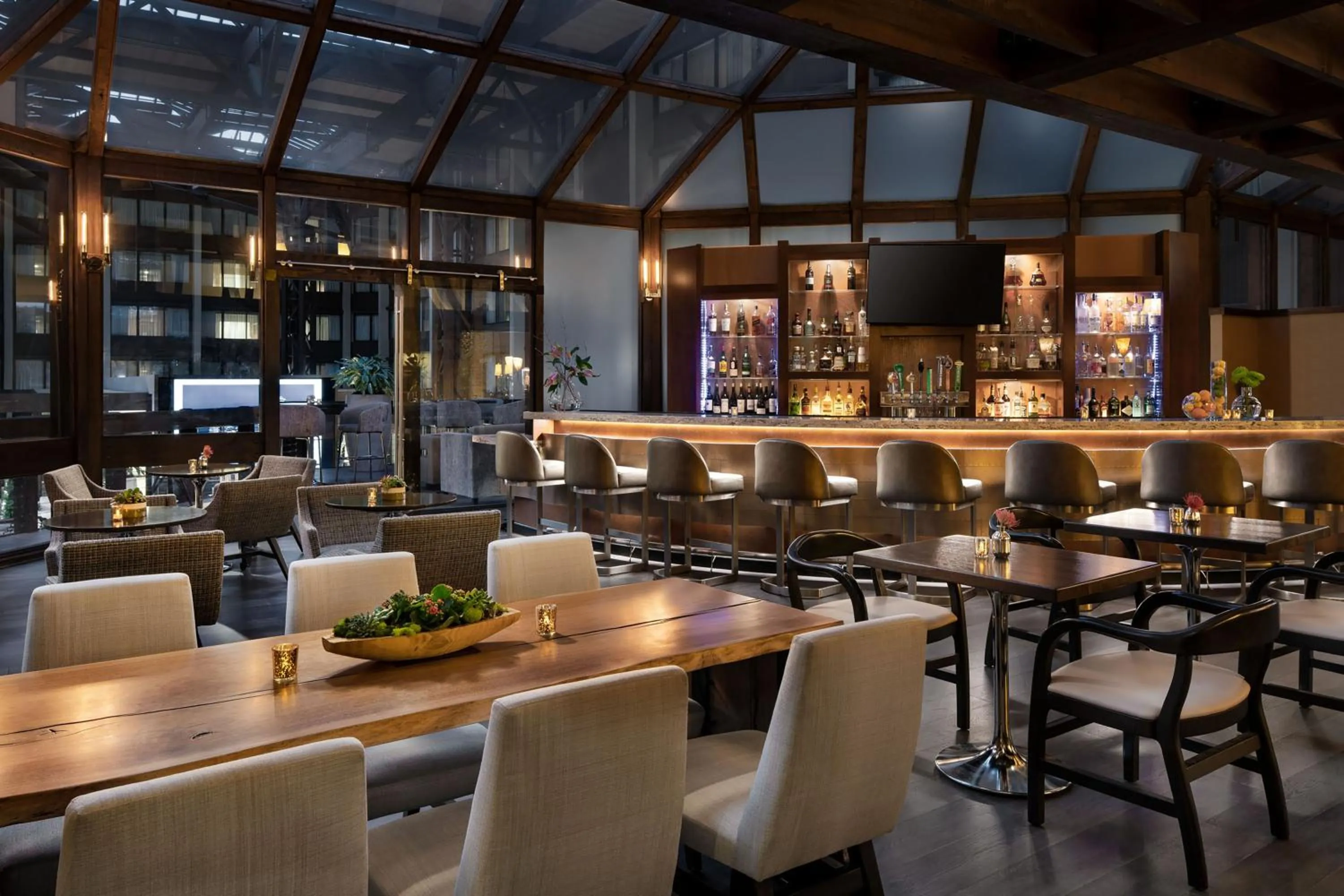 Restaurant/places to eat in Seattle Airport Marriott