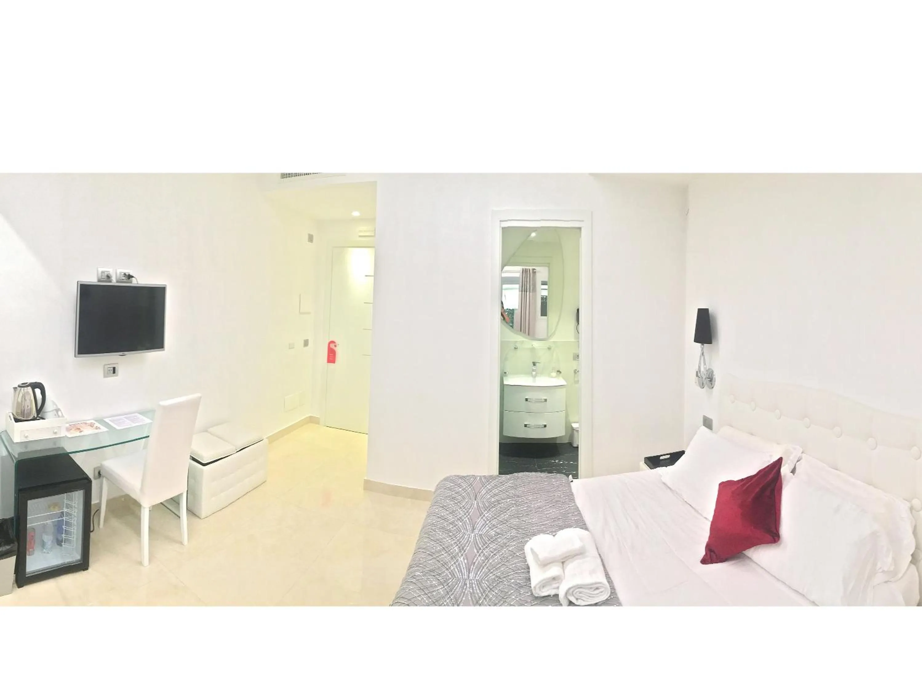 TV and multimedia, Bed in St. Peter Grand Suite