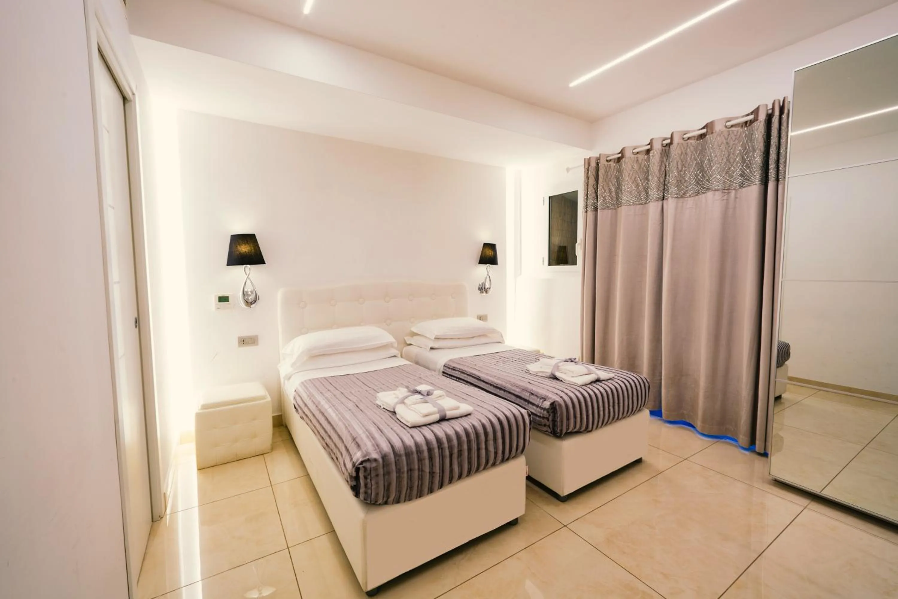 Photo of the whole room, Bed in St. Peter Grand Suite