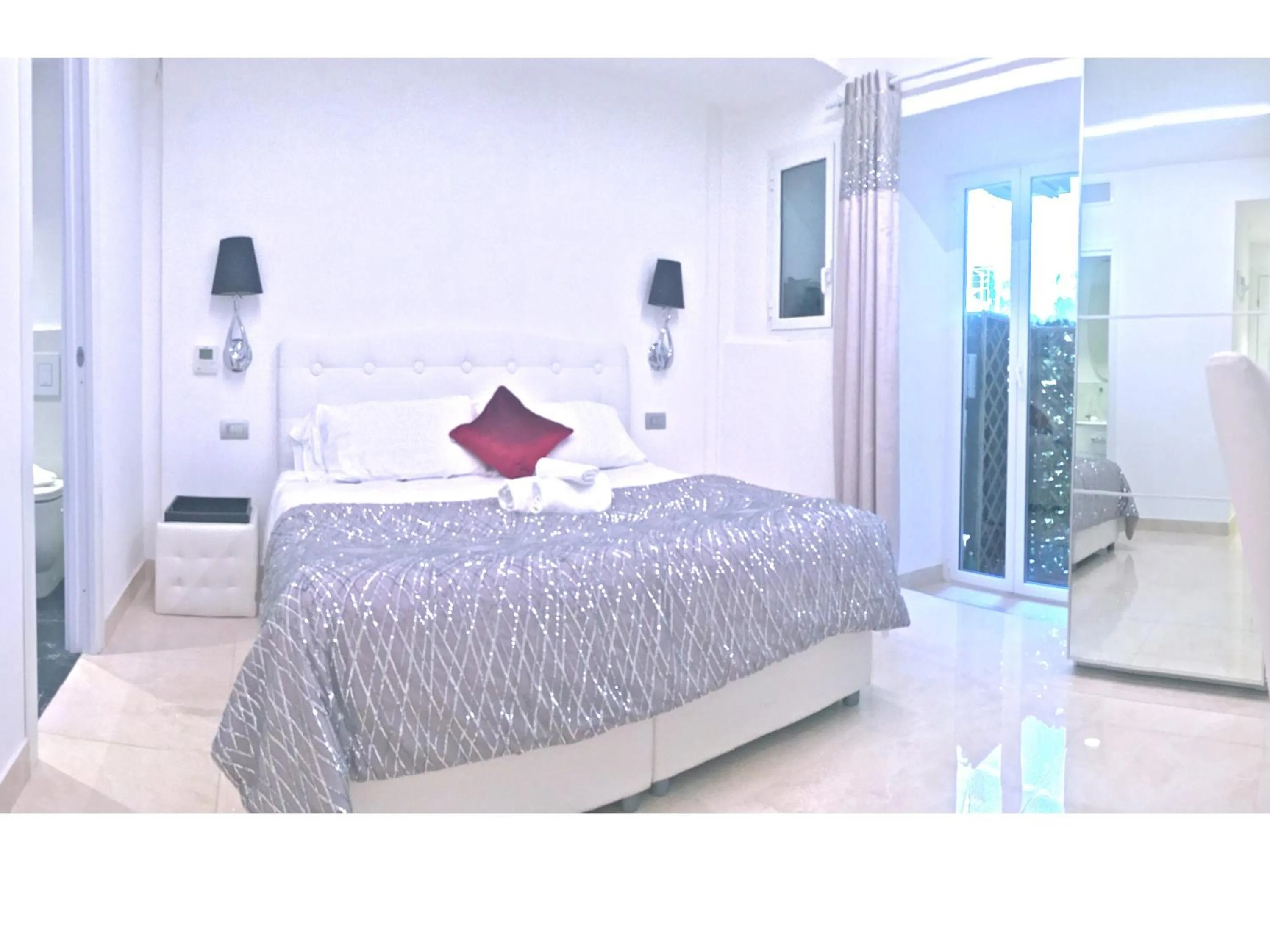 Photo of the whole room, Bed in St. Peter Grand Suite