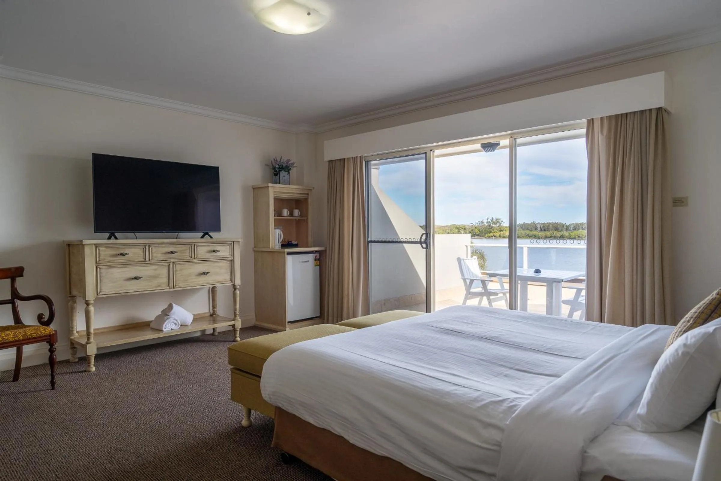 Bed in Harrington River Lodge