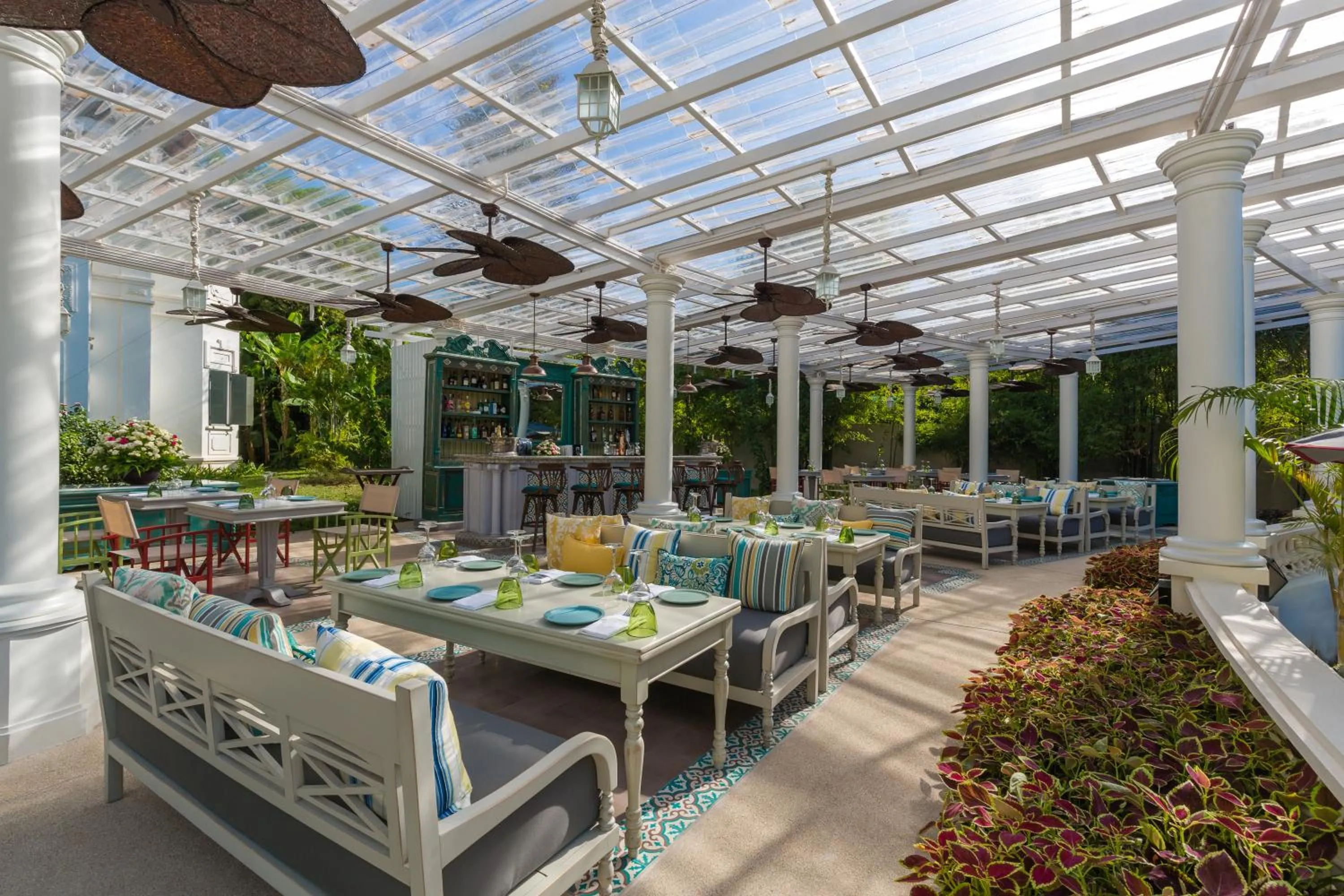 Restaurant/places to eat in The Luang Say Residence