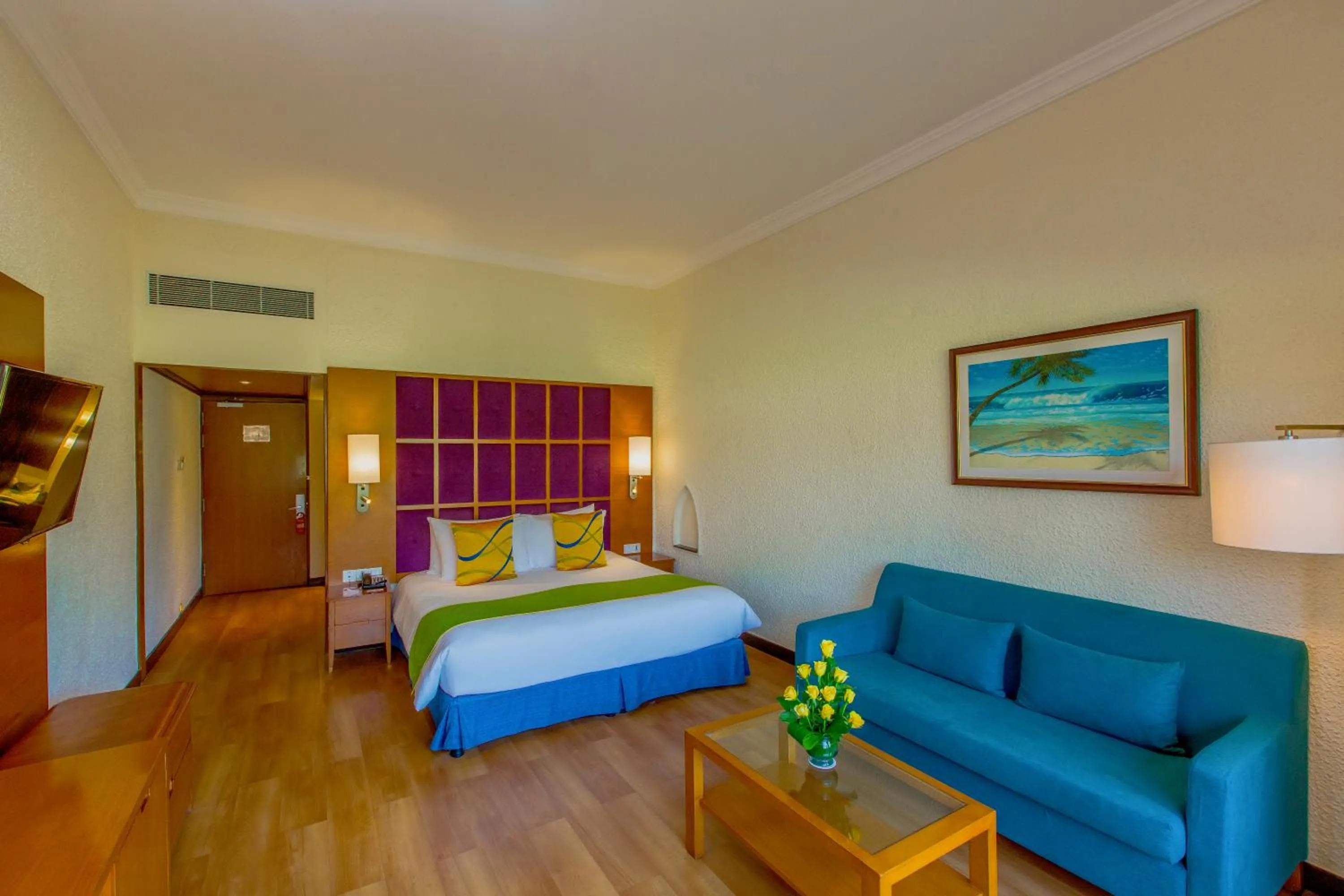 Photo of the whole room, Bed in Caravela Beach Resort