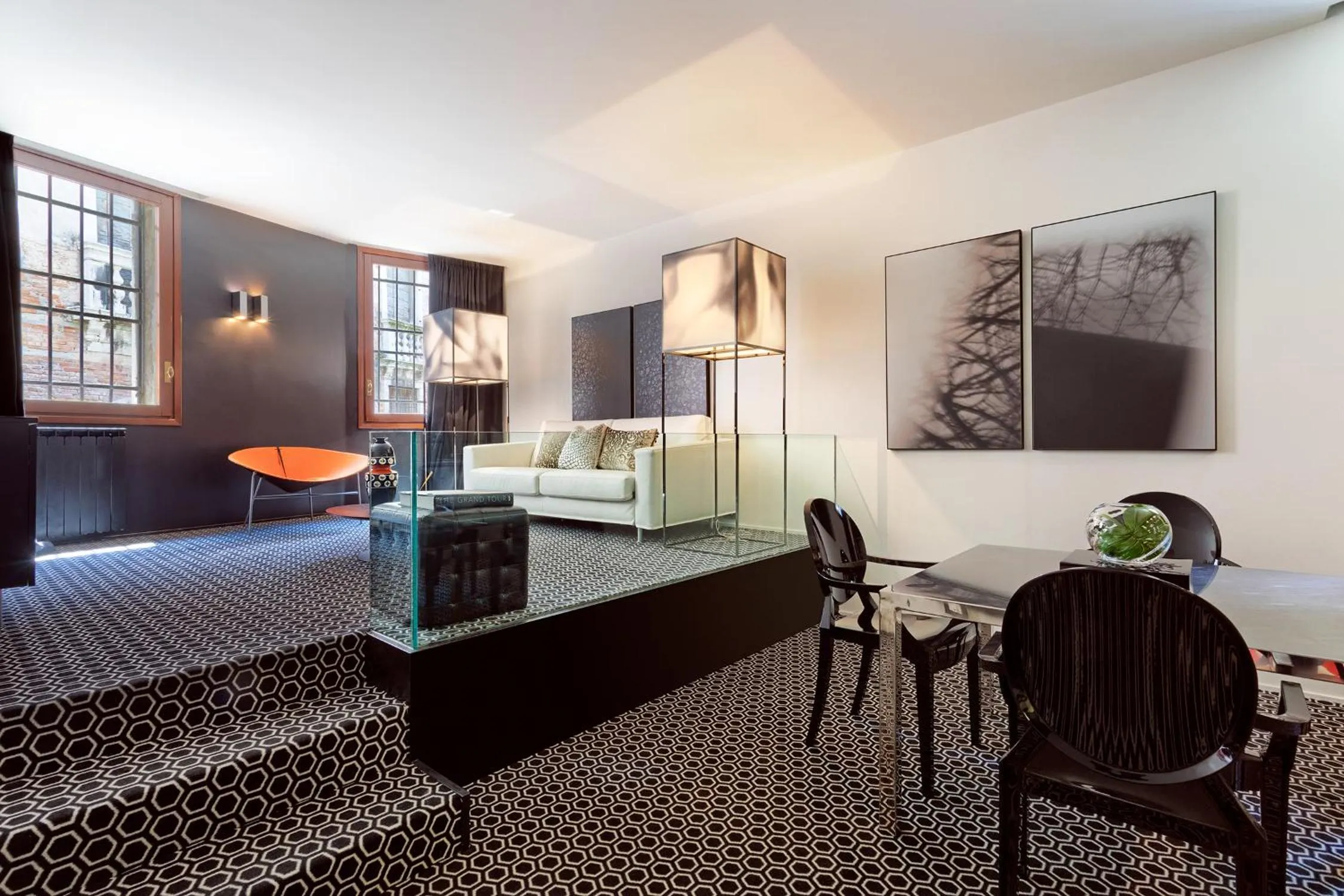 Communal lounge/ TV room, Bed in Charming House Iqs