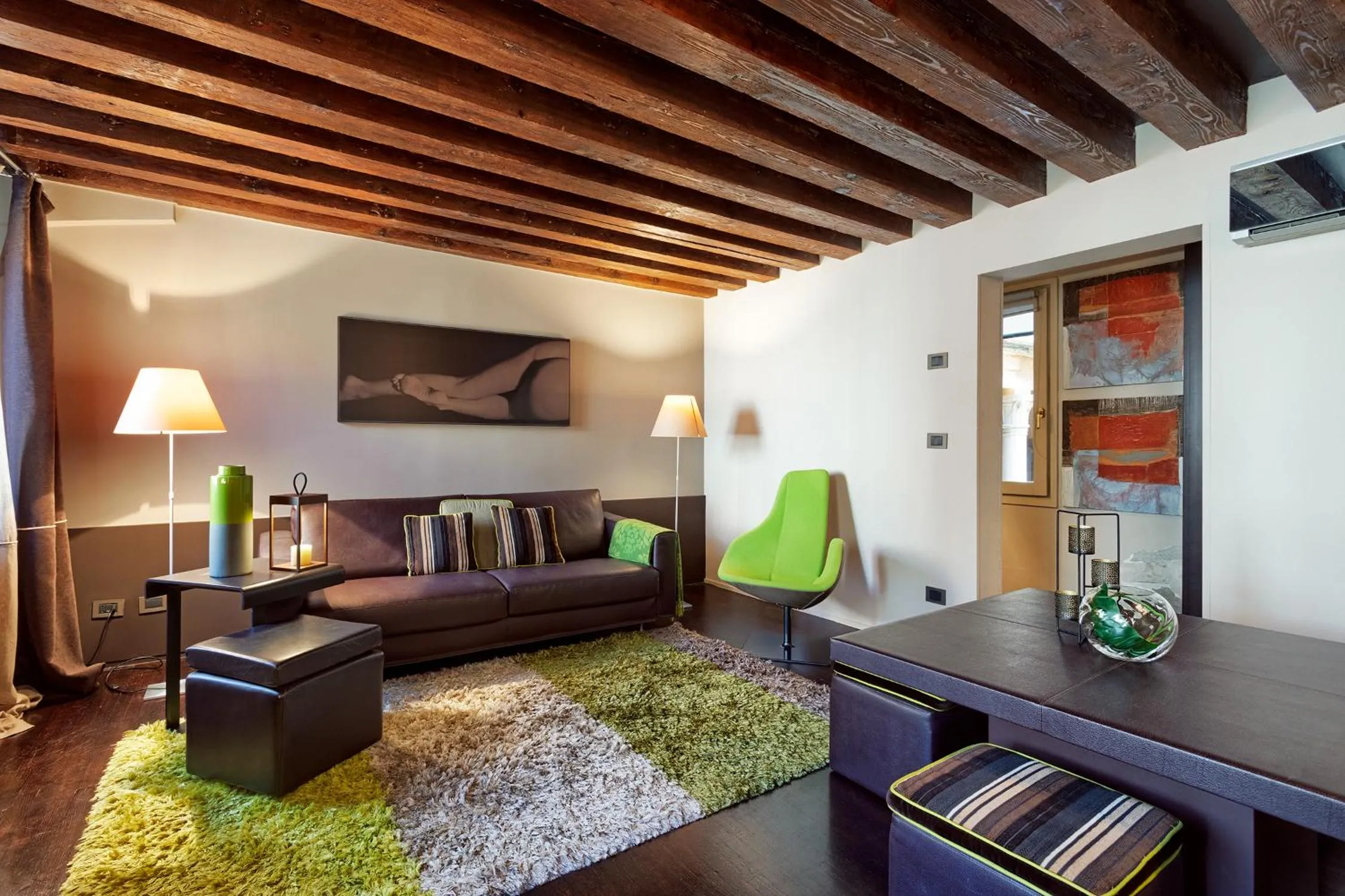 Communal lounge/ TV room in Charming House Iqs