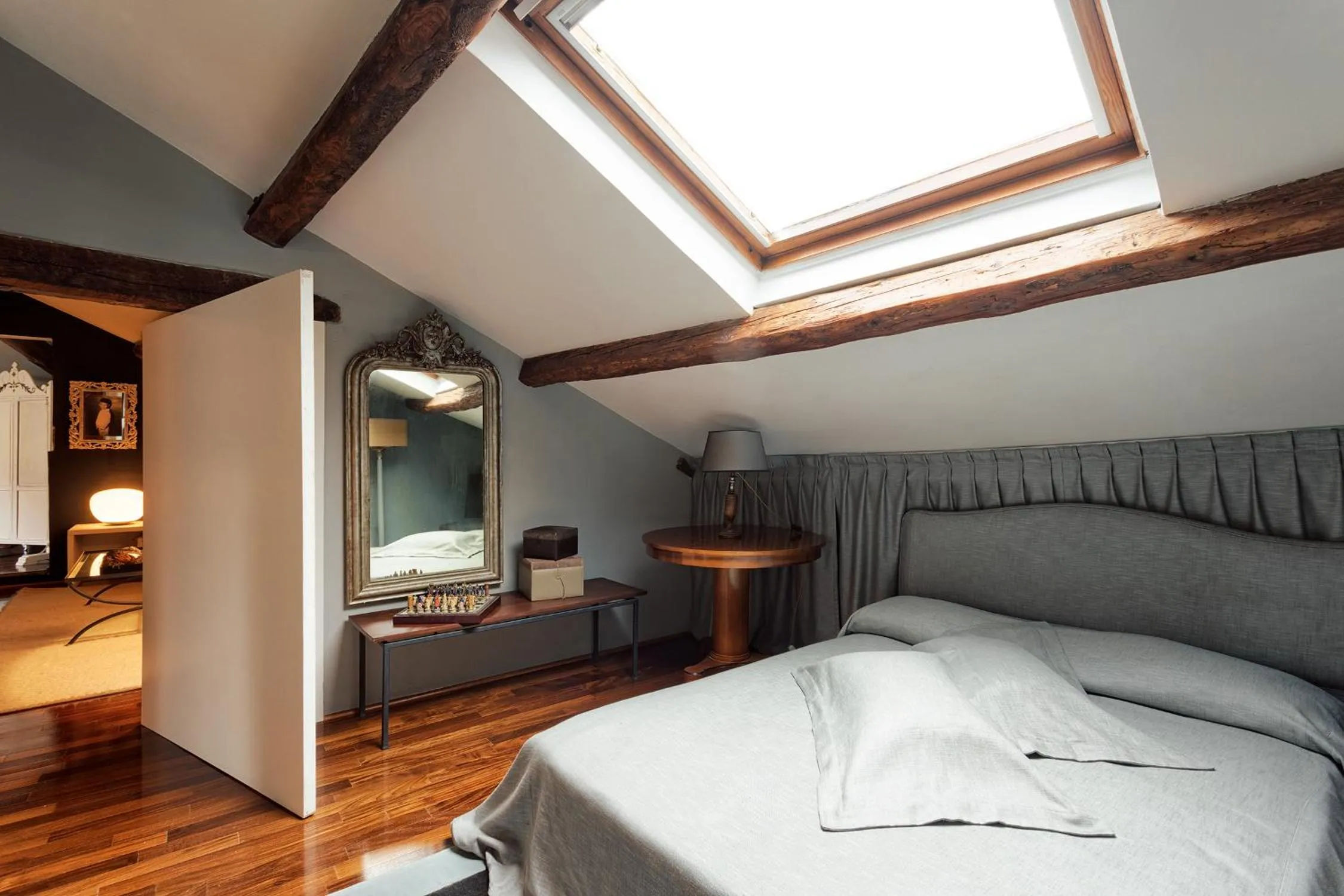 Bed in Charming House Iqs