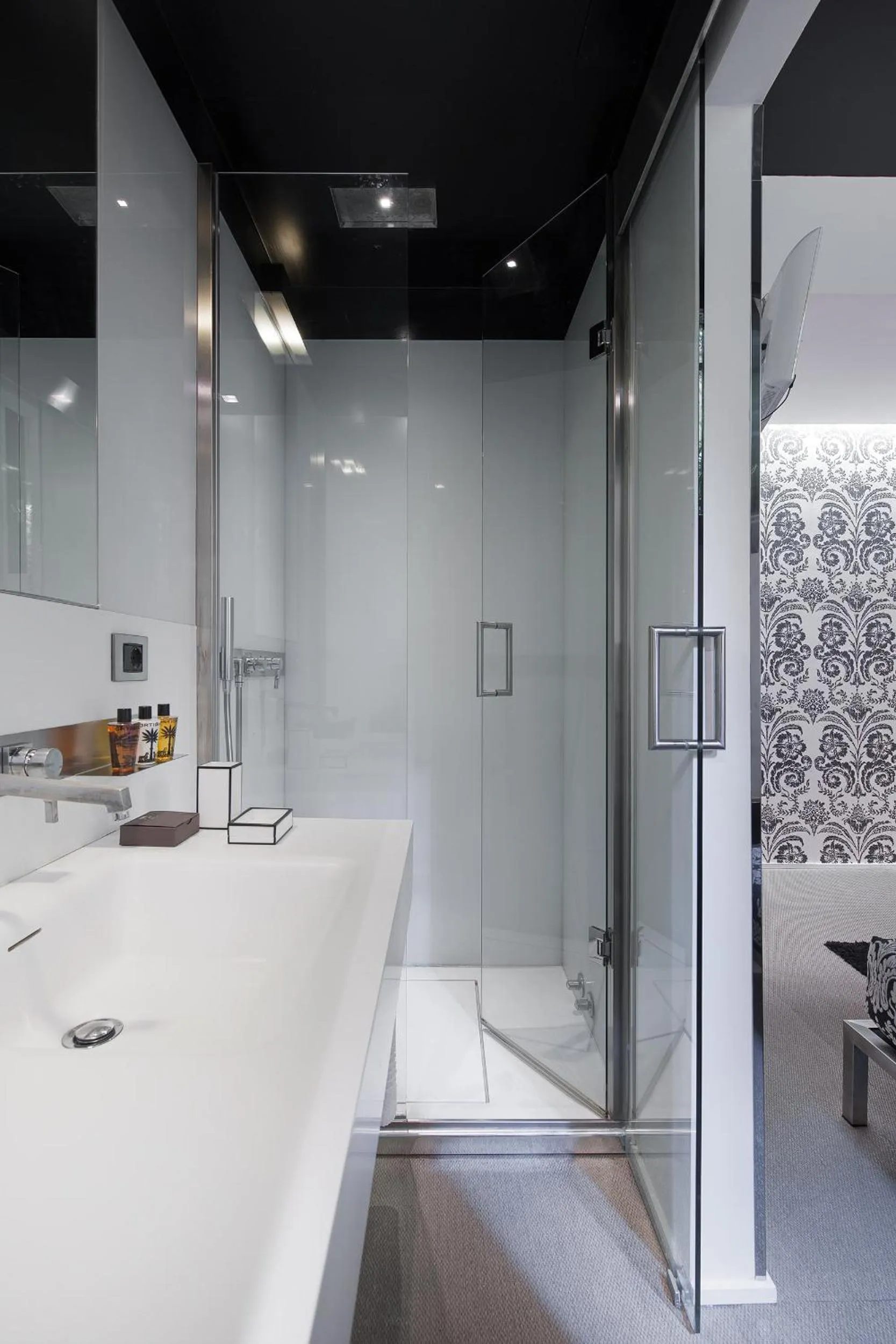 Bathroom in Charming House Iqs