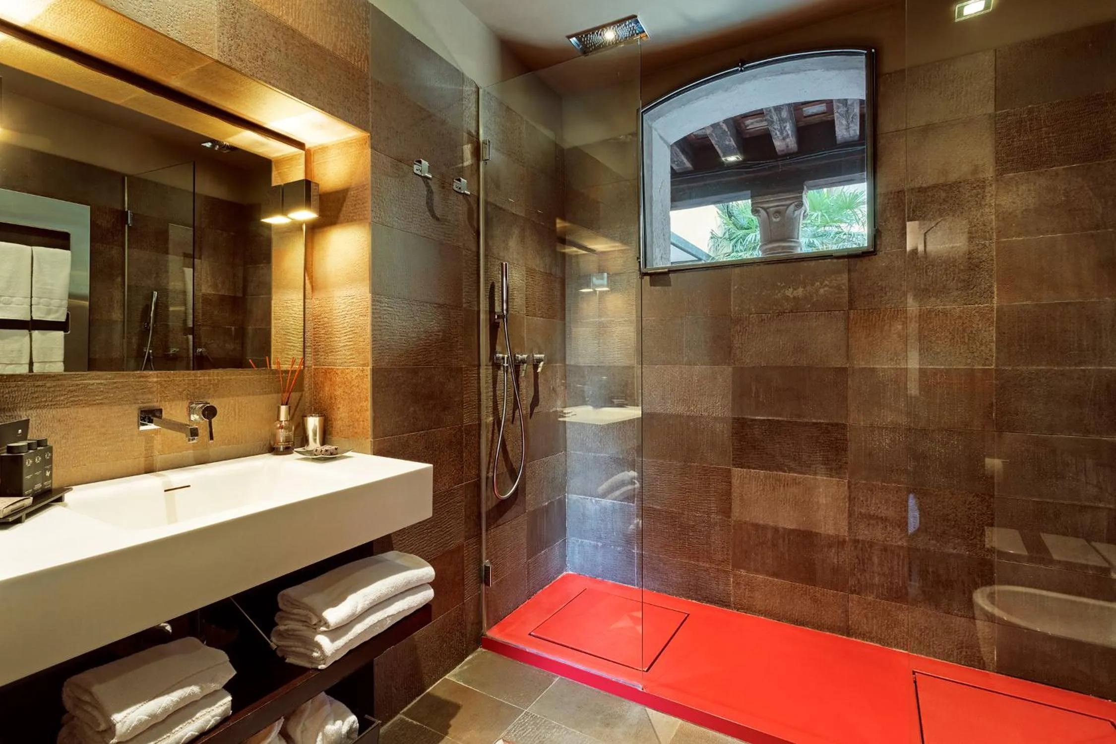 Bathroom in Charming House Iqs