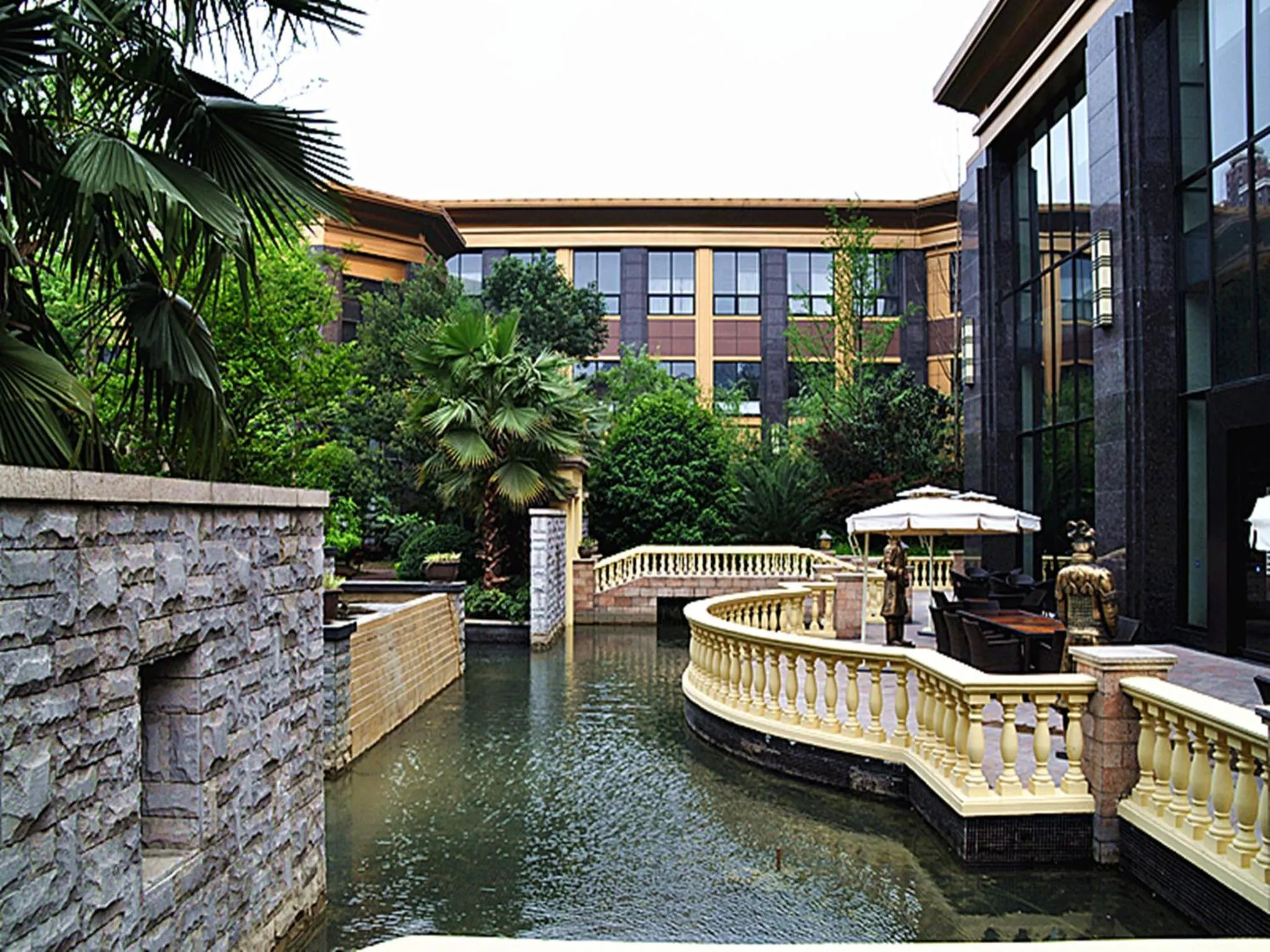 Property building in Wyndham Grand Plaza Royale Palace Chengdu