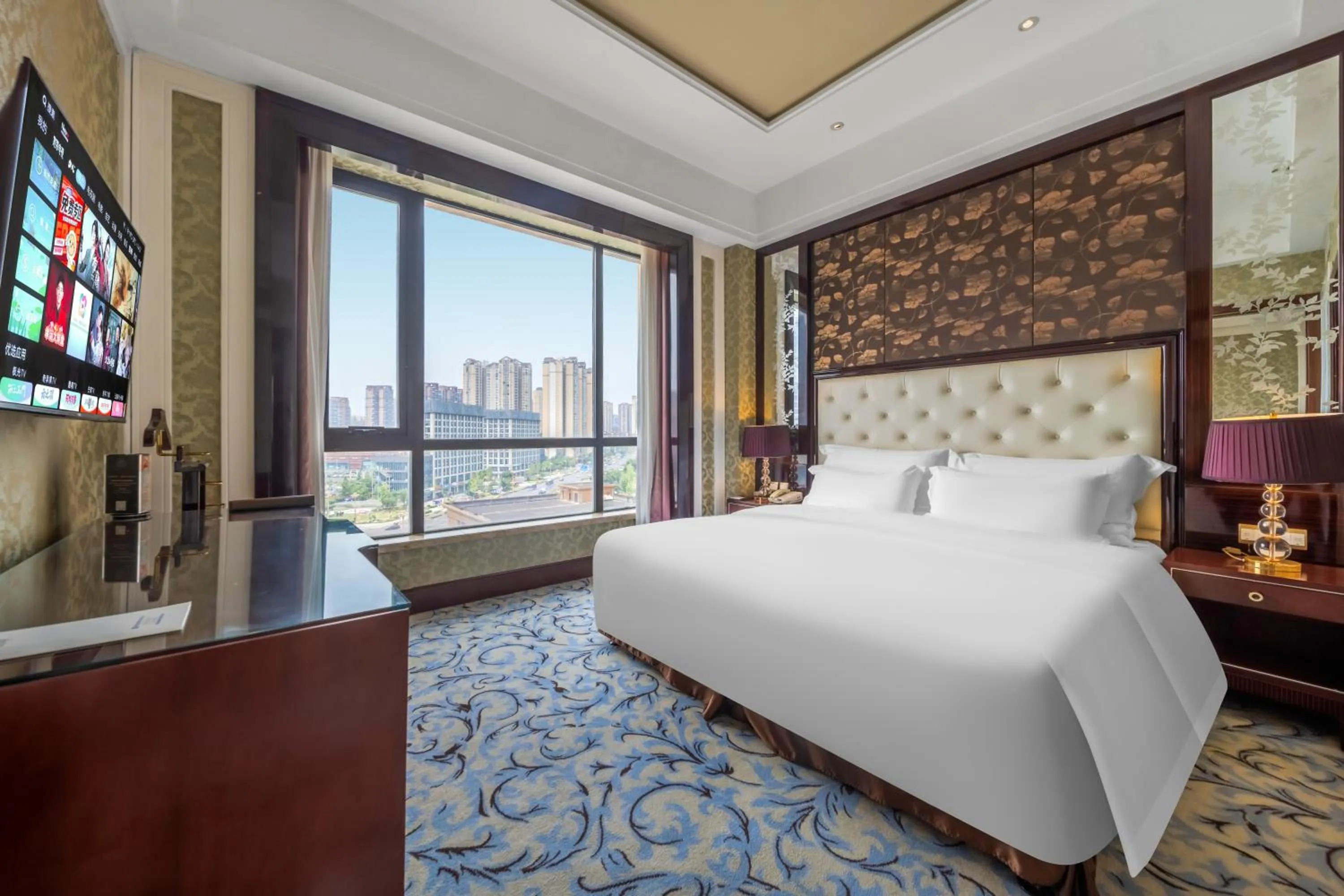 Bed in Wyndham Grand Plaza Royale Palace Chengdu