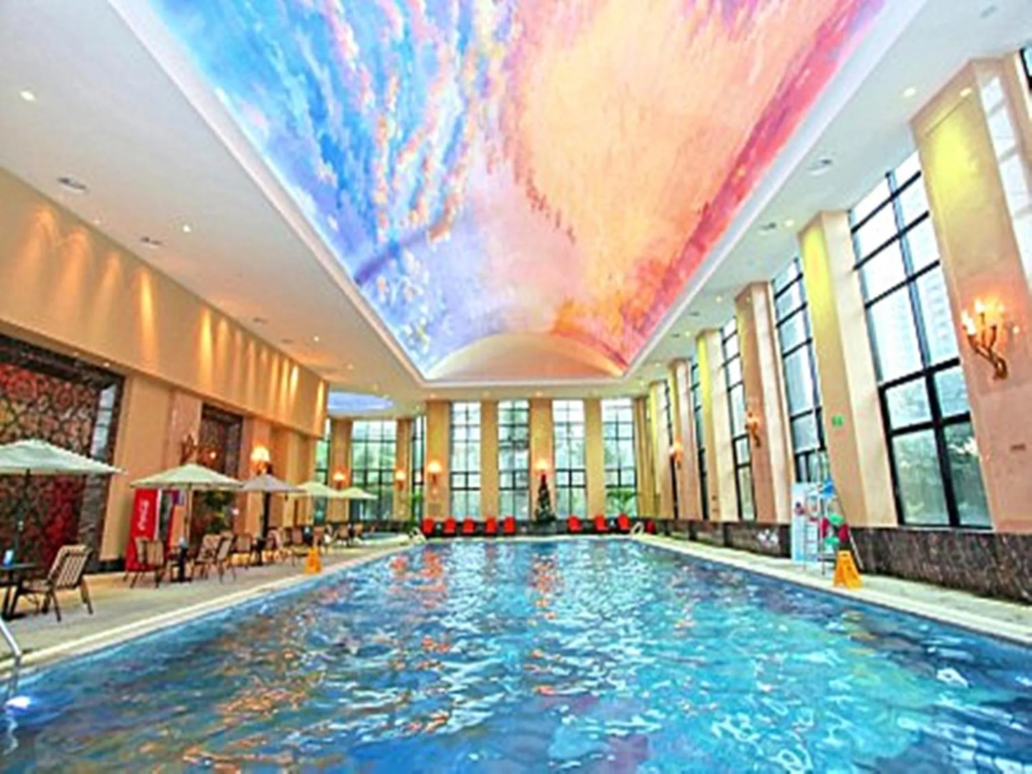 Swimming pool in Wyndham Grand Plaza Royale Palace Chengdu