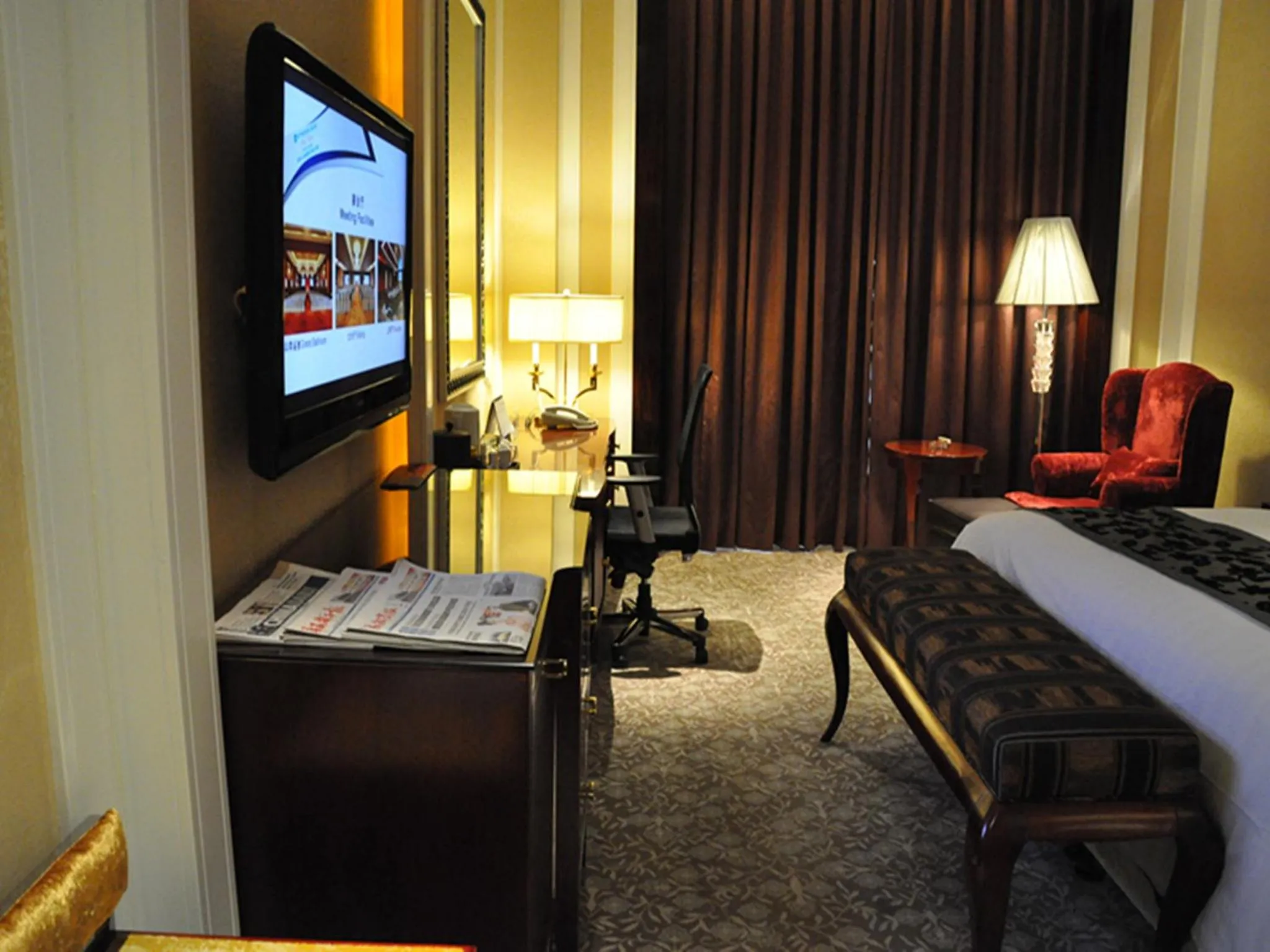 Decorative detail, Bed in Wyndham Grand Plaza Royale Palace Chengdu