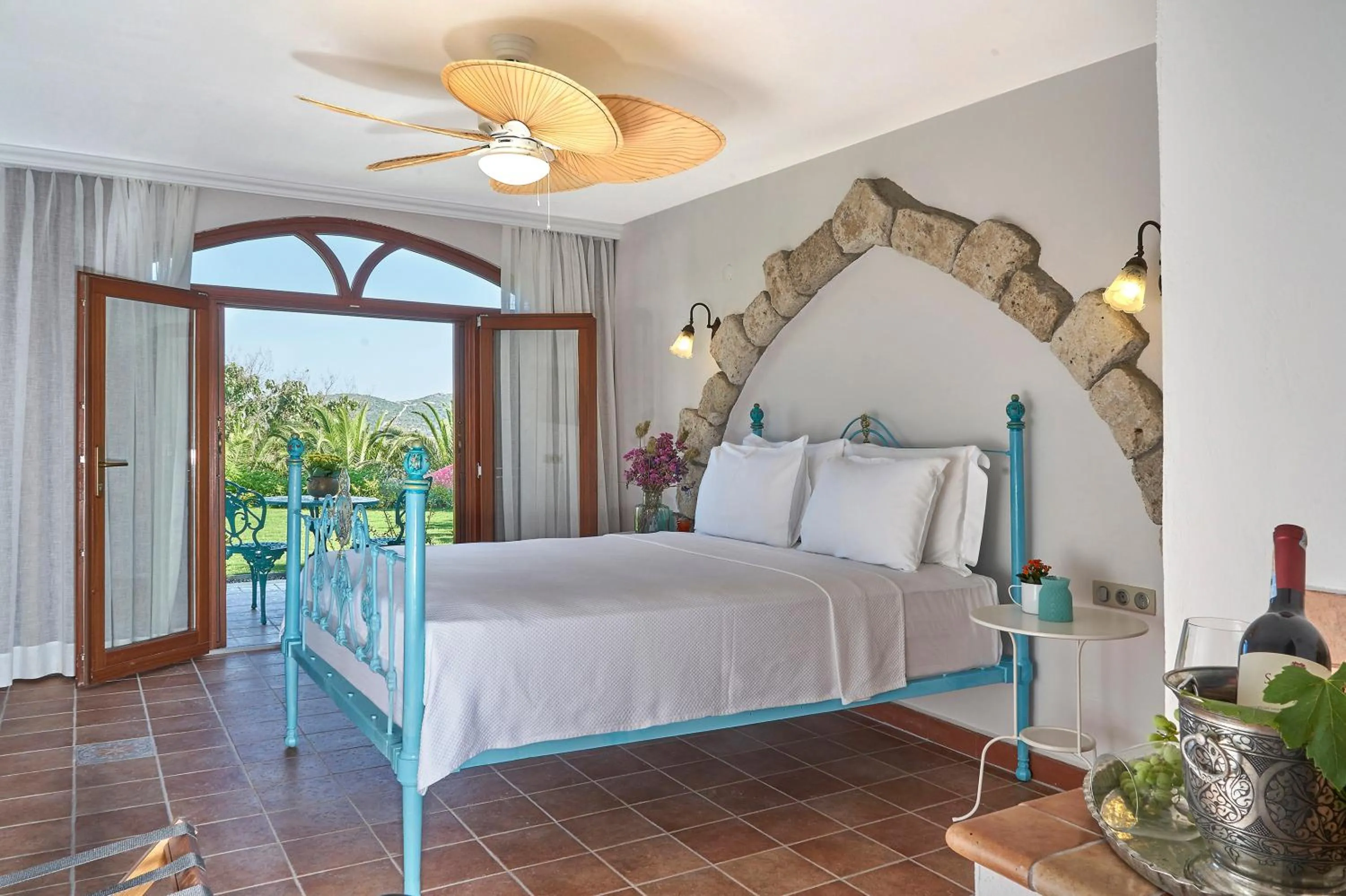 Shower, Bed in Villa Taraça Alaçatı Romantik Otel