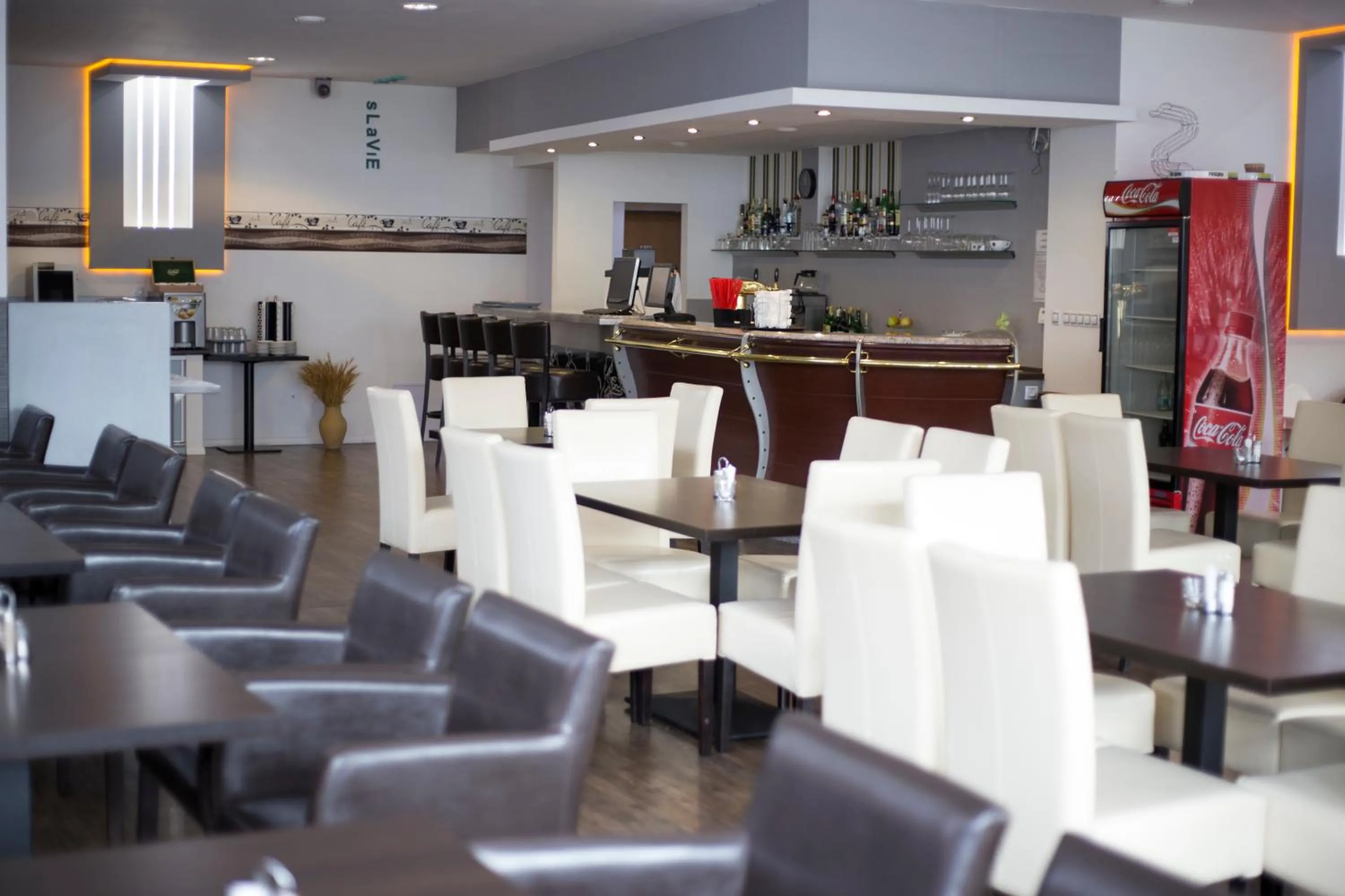 Restaurant/places to eat in Hotel Slavie