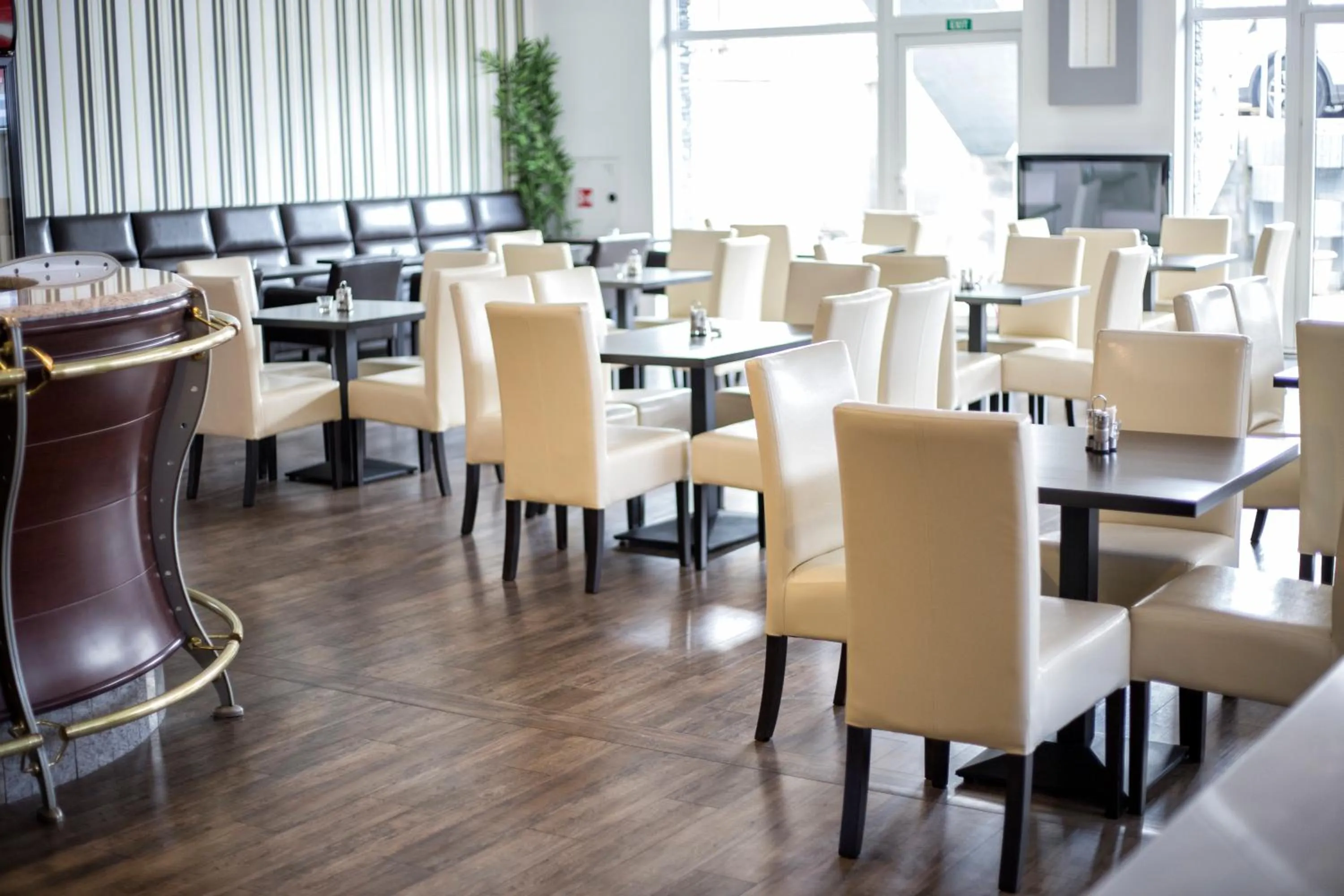 Restaurant/places to eat in Hotel Slavie